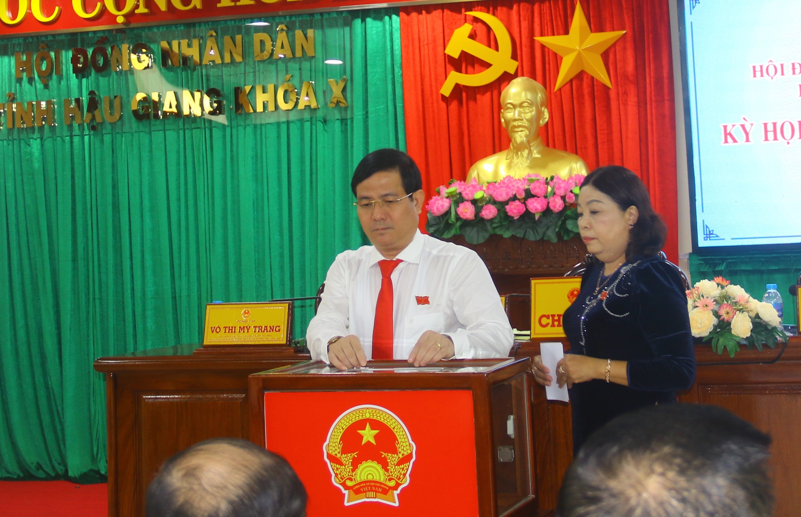 Hậu Giang miễn nhiệm một ph&oacute; chủ tịch tỉnh- Ảnh 1.