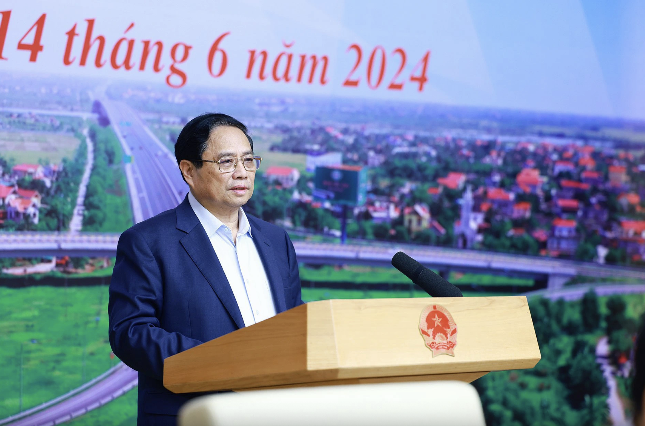 Thủ tướng Phạm Minh Ch&iacute;nh: Thi đua ho&agrave;n th&agrave;nh 3.000km đường cao tốc trước ng&agrave;y 31/12/2025- Ảnh 1.