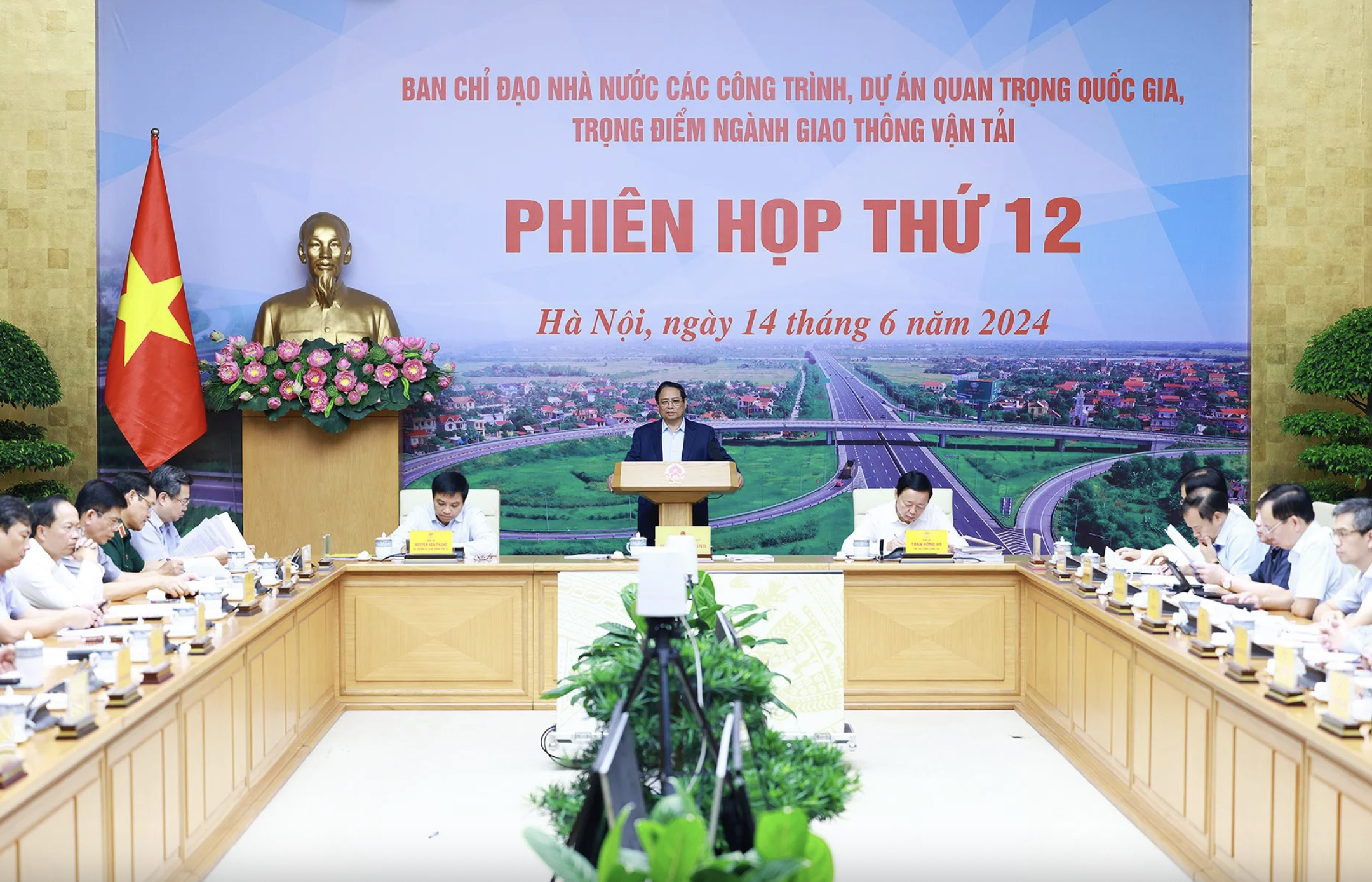 Thủ tướng Phạm Minh Ch&iacute;nh: Thi đua ho&agrave;n th&agrave;nh 3.000km đường cao tốc trước ng&agrave;y 31/12/2025- Ảnh 2.