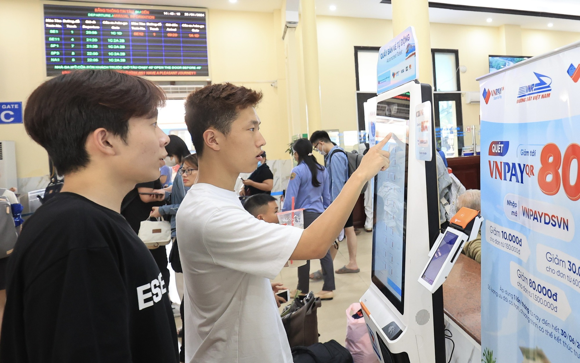 Kh&aacute;ch mua v&eacute; t&agrave;u online, khi trả v&eacute; được ho&agrave;n tiền thế n&agrave;o?