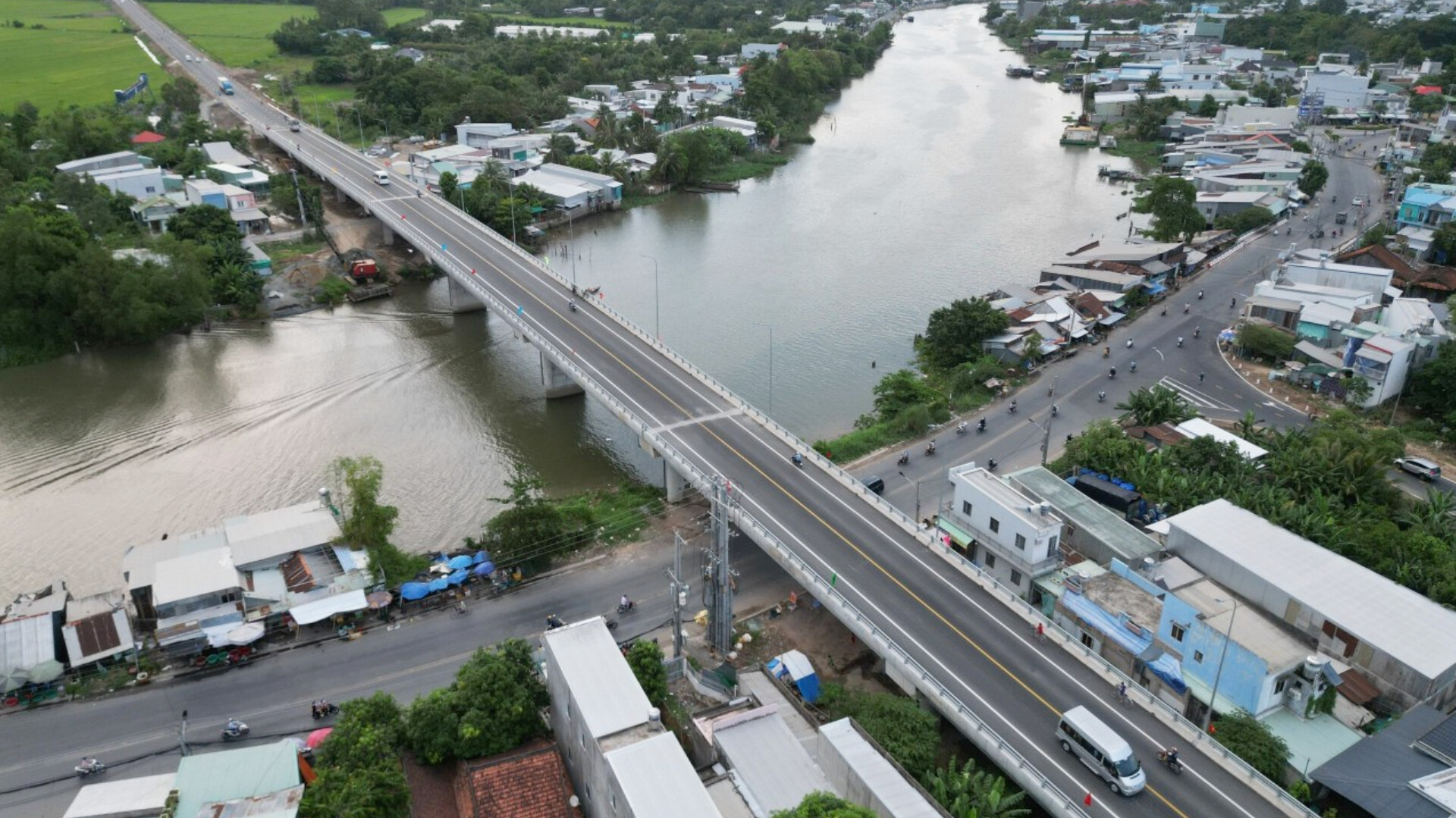 H&igrave;nh h&agrave;i tuyến tr&aacute;nh th&agrave;nh phố Long Xuy&ecirc;n trước giờ kh&aacute;nh th&agrave;nh- Ảnh 1.