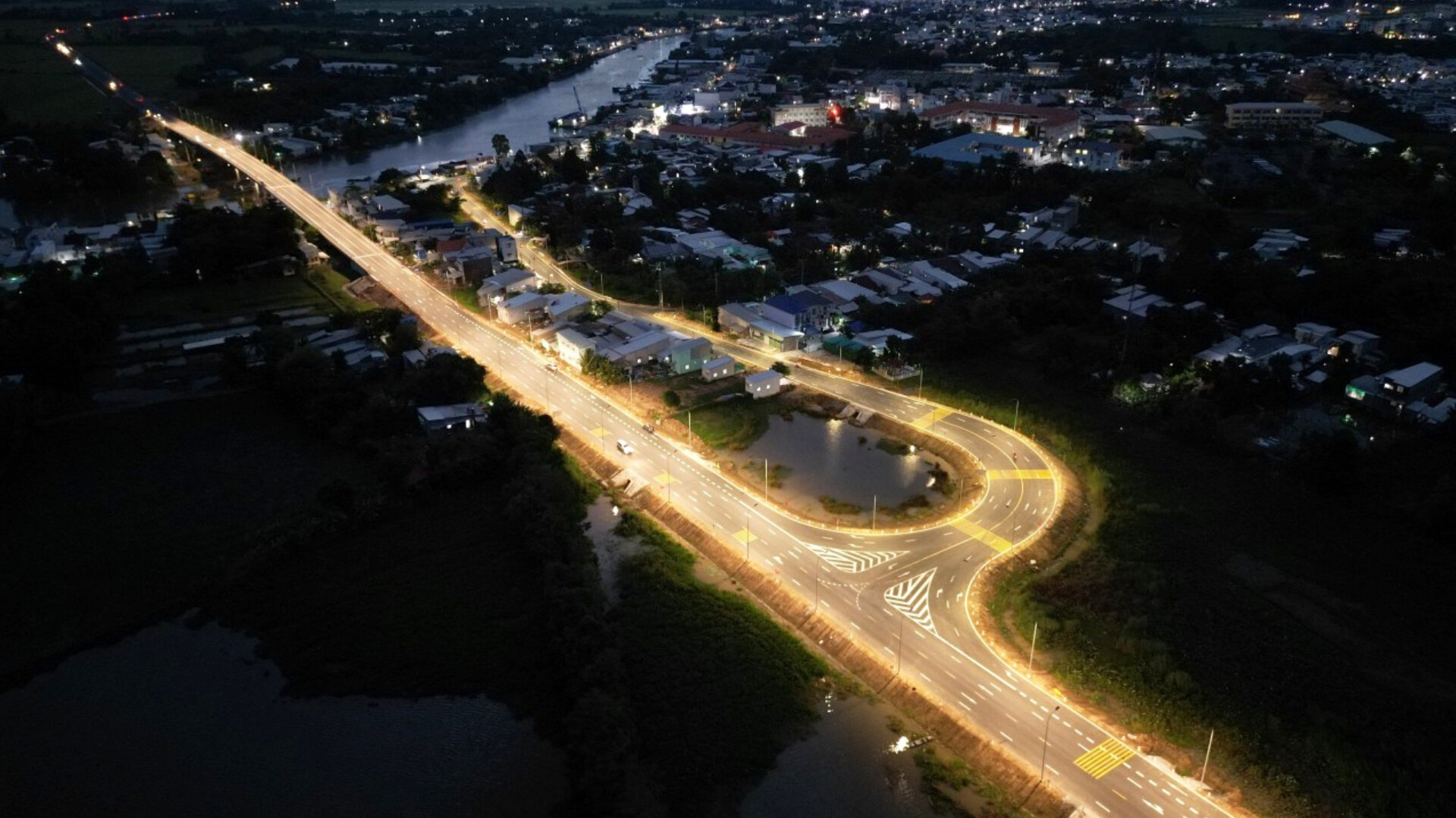 H&igrave;nh h&agrave;i tuyến tr&aacute;nh th&agrave;nh phố Long Xuy&ecirc;n trước giờ kh&aacute;nh th&agrave;nh- Ảnh 8.