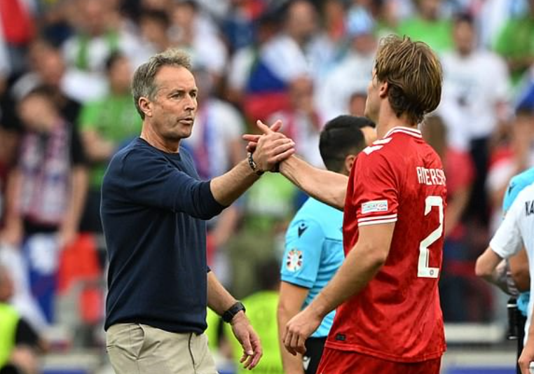 Kết quả Slovenia vs Đan Mạch: "L&iacute;nh ch&igrave;" n&iacute;n thở- Ảnh 1.