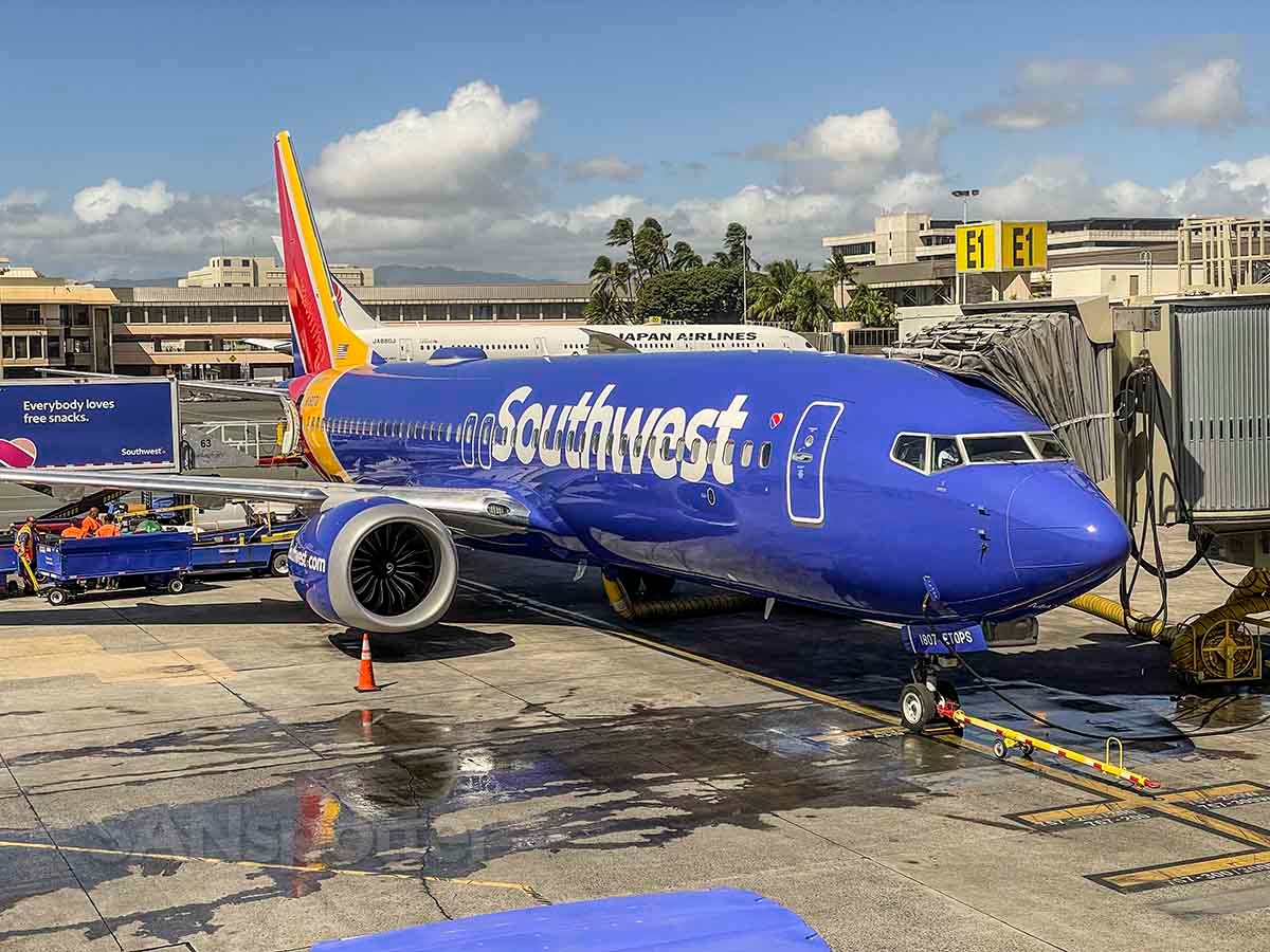 Chuyến bay của h&atilde;ng Southwest Airlines su&yacute;t lao xuống biển ngo&agrave;i khơi một h&ograve;n đảo giữa Th&aacute;i B&igrave;nh Dương. (Ảnh: SanSpotter)