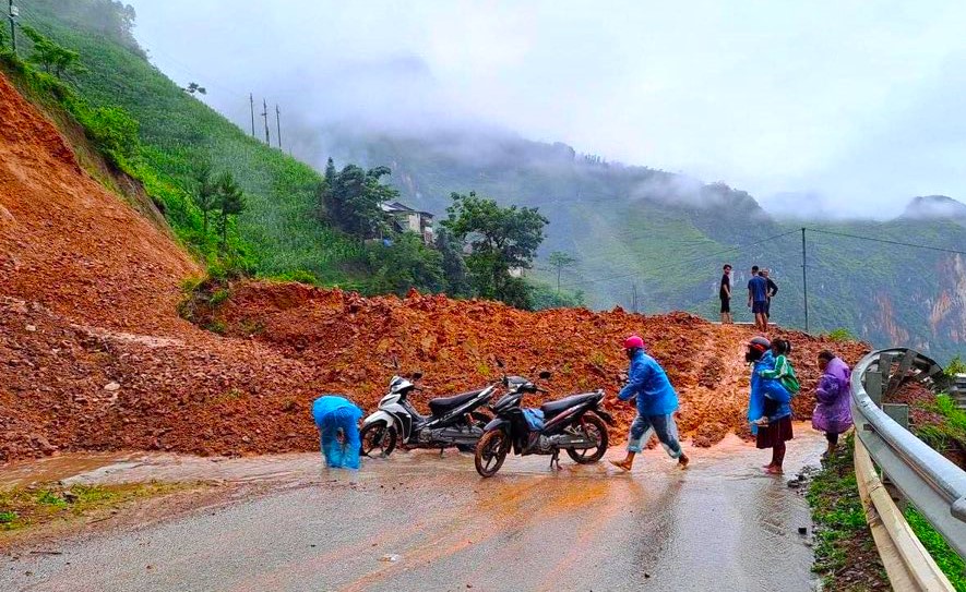 Bộ GTVT chỉ đạo khẩn ứng ph&oacute; với mưa lũ ở c&aacute;c tỉnh ph&iacute;a Bắc- Ảnh 1.