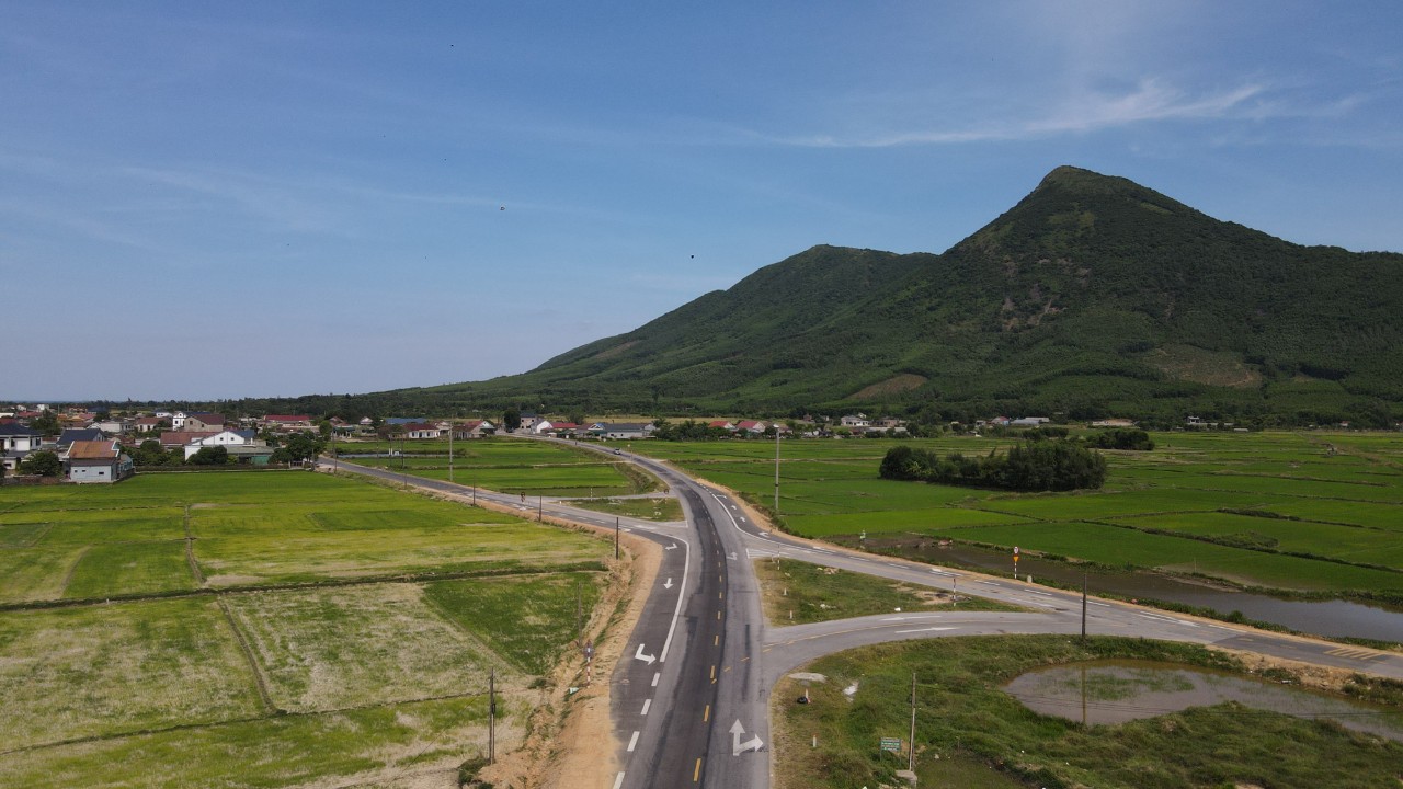 Đường ven biển qua H&agrave; Tĩnh hư hỏng đang chờ... chọn nh&agrave; thầu xử l&yacute;- Ảnh 8.