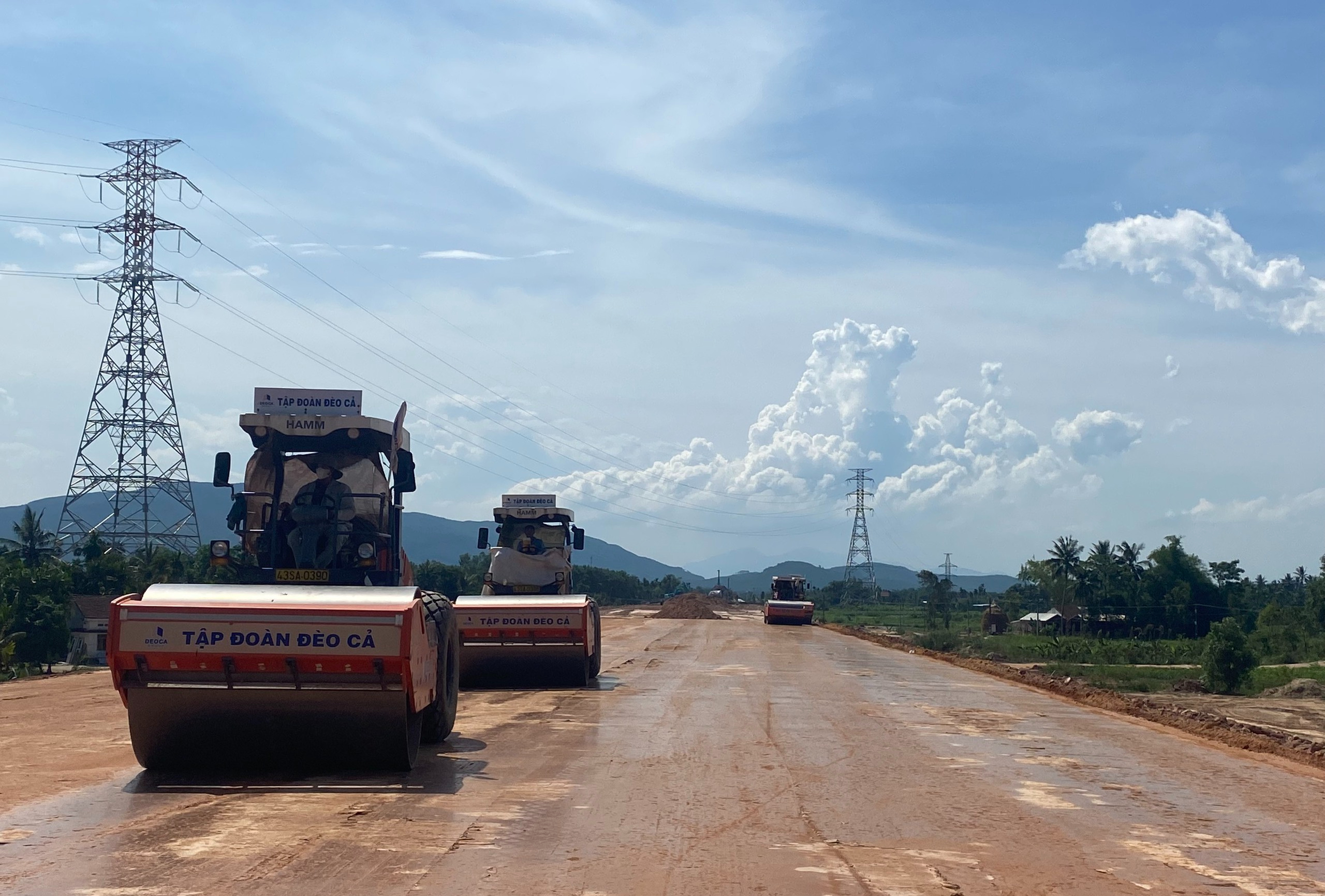 C&ocirc;ng nh&acirc;n đội nắng thi c&ocirc;ng cao tốc Quảng Ng&atilde;i - Ho&agrave;i Nhơn- Ảnh 10.