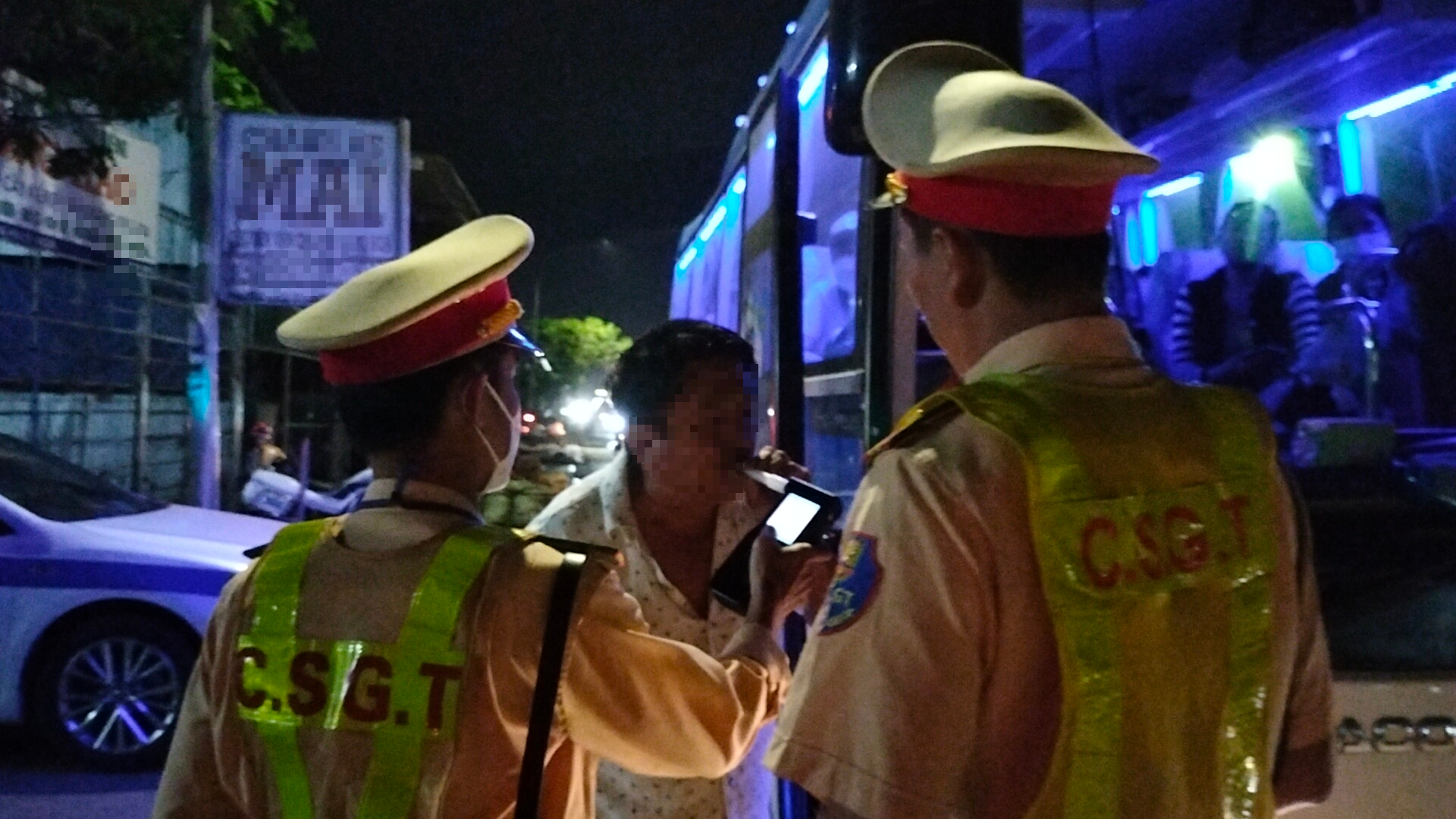 C&agrave; Mau: Tăng cường tuần tra v&agrave;o ban đ&ecirc;m, xử l&yacute; nghi&ecirc;m vi phạm trật tự ATGT- Ảnh 1.