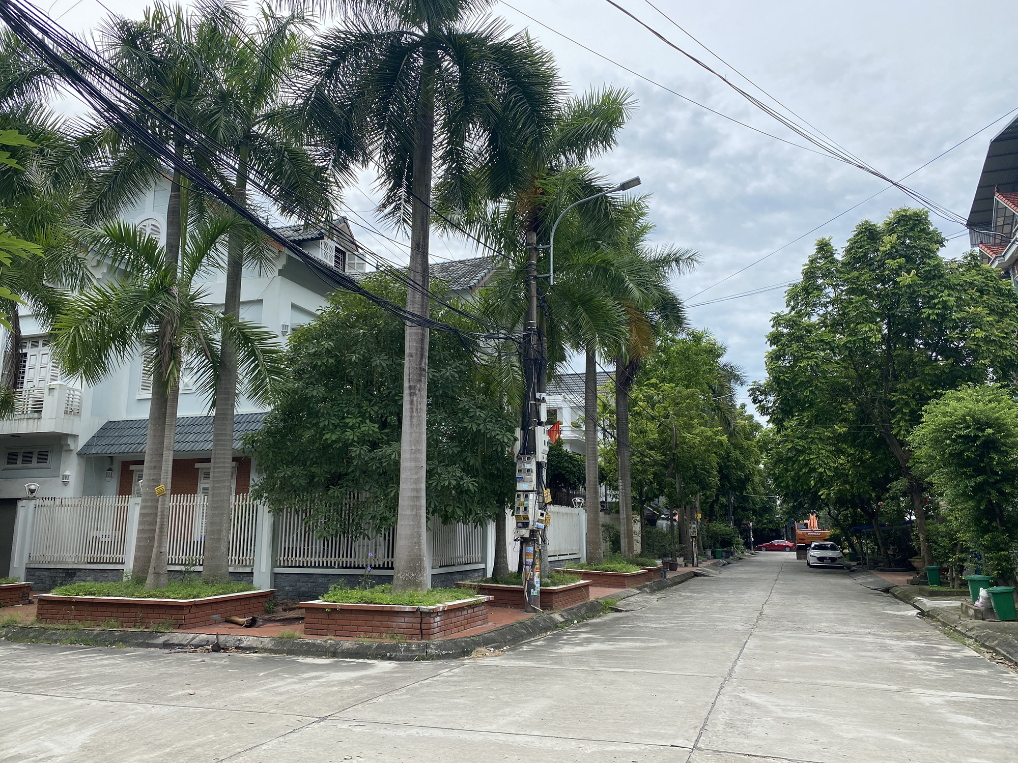 Quảng Ninh: Thấp thỏm sống trong những biệt thự tiền tỷ- Ảnh 2.