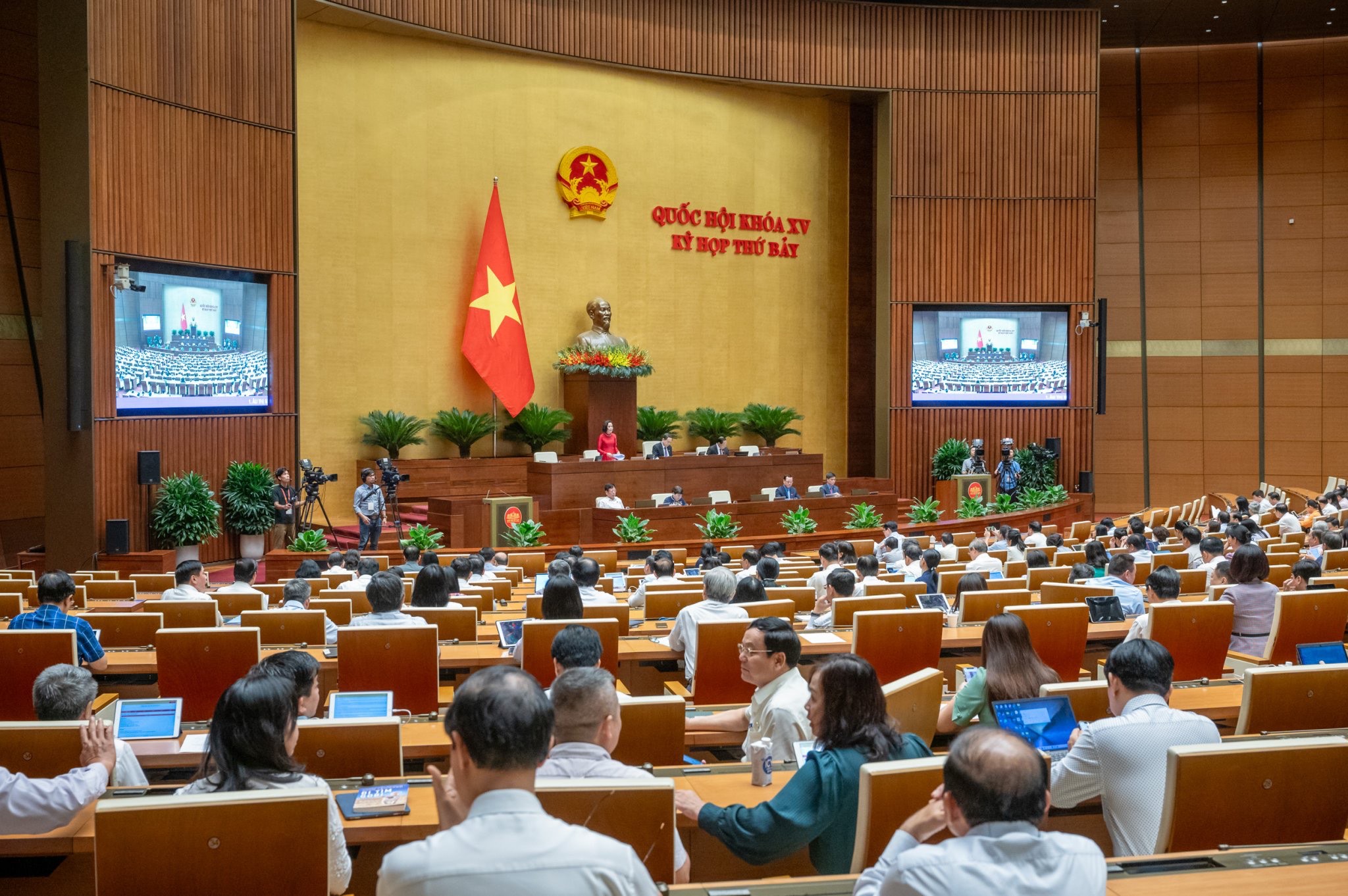ĐBQH: C&ocirc;ng đo&agrave;n cơ sở hiện như "cậu b&eacute; t&yacute; hon kho&aacute;c &aacute;o qu&aacute; lớn"- Ảnh 2.