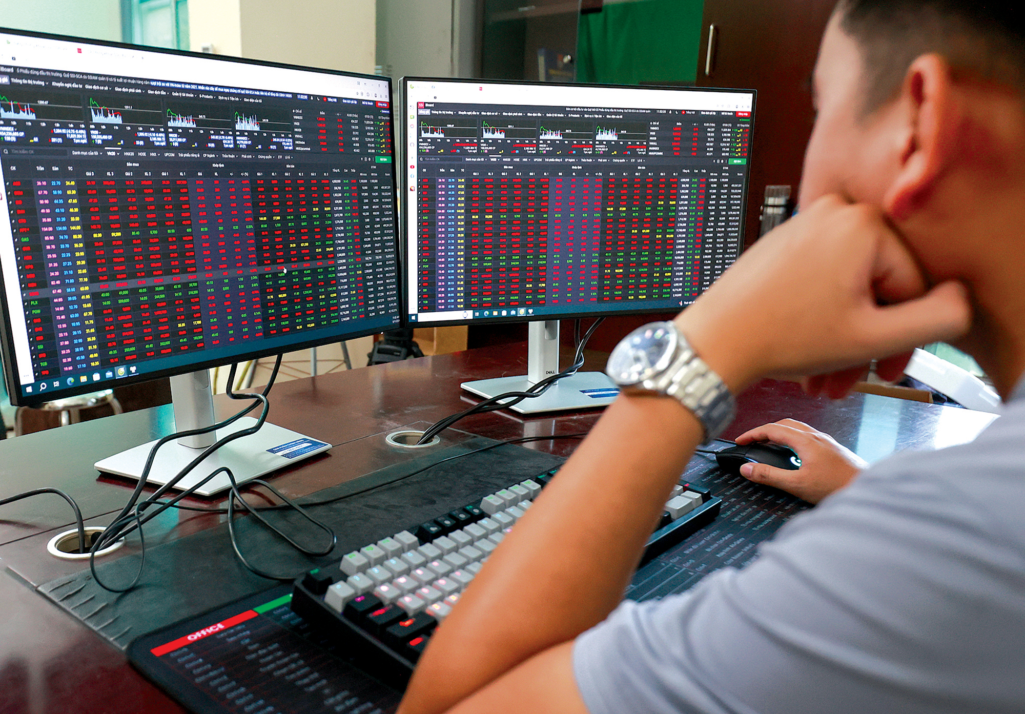 Chứng kho&aacute;n li&ecirc;u xi&ecirc;u v&igrave; tin đồn v&agrave; nhầm lẫn- Ảnh 1.