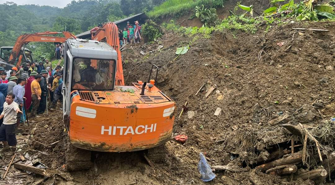 &Aacute;m ảnh hiện trường sạt lở đất khiến 4 người trong gia đ&igrave;nh tử vong tại Bắc Kạn- Ảnh 5.
