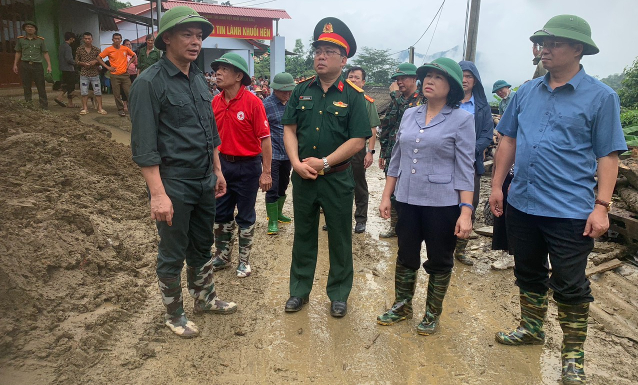 &Aacute;m ảnh hiện trường sạt lở đất khiến 4 người trong gia đ&igrave;nh tử vong tại Bắc Kạn- Ảnh 12.