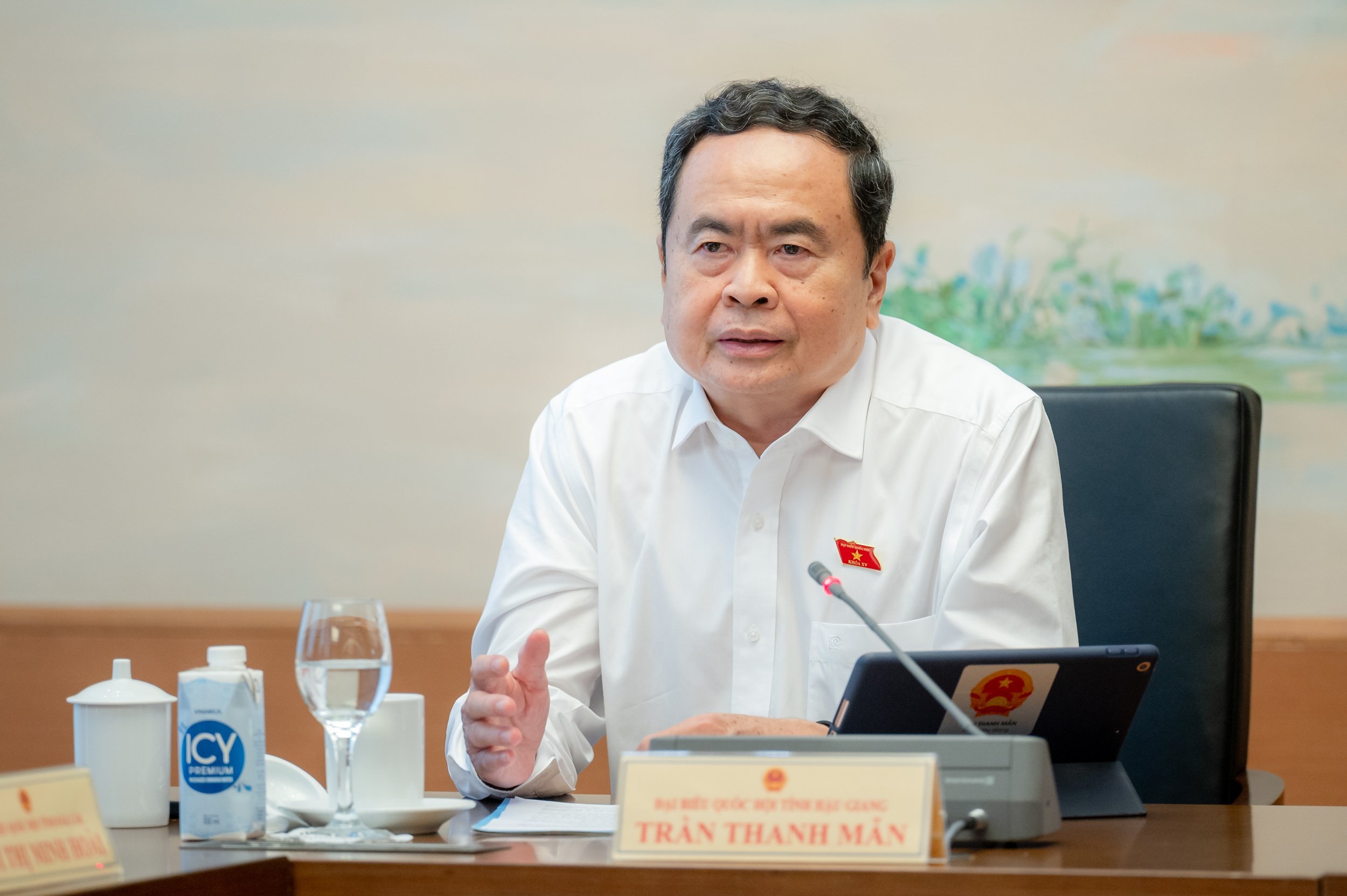 Chủ tịch Quốc hội: Kh&ocirc;ng để người d&acirc;n "tiền mất tật mang" do d&ugrave;ng thuốc theo quảng c&aacute;o- Ảnh 1.
