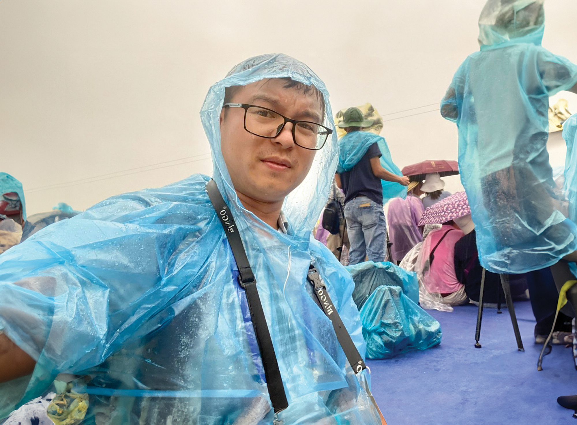 Dầm mưa, leo nóc nhà tác nghiệp ở Điện Biên- Ảnh 2. Dầm mưa, leo nóc nhà tác nghiệp ở Điện Biên- Ảnh 2.