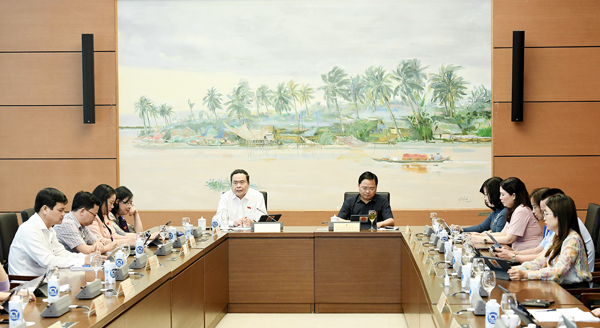 Chủ tịch Quốc hội: Kh&ocirc;ng để người d&acirc;n "tiền mất tật mang" do d&ugrave;ng thuốc theo quảng c&aacute;o- Ảnh 2.