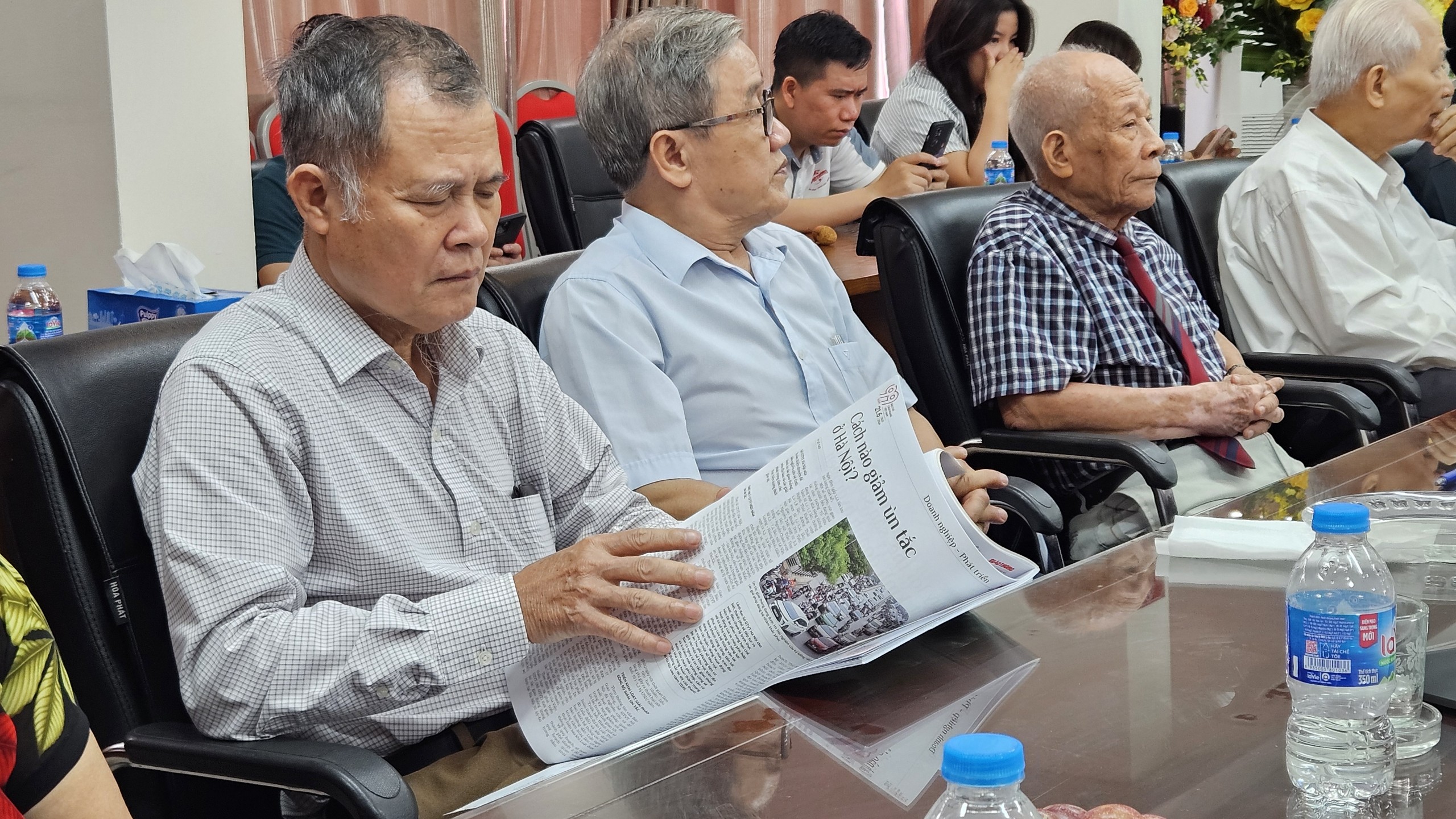 B&aacute;o Giao th&ocirc;ng gặp mặt c&aacute;n bộ hưu tr&iacute; nh&acirc;n dịp 21/6- Ảnh 7.