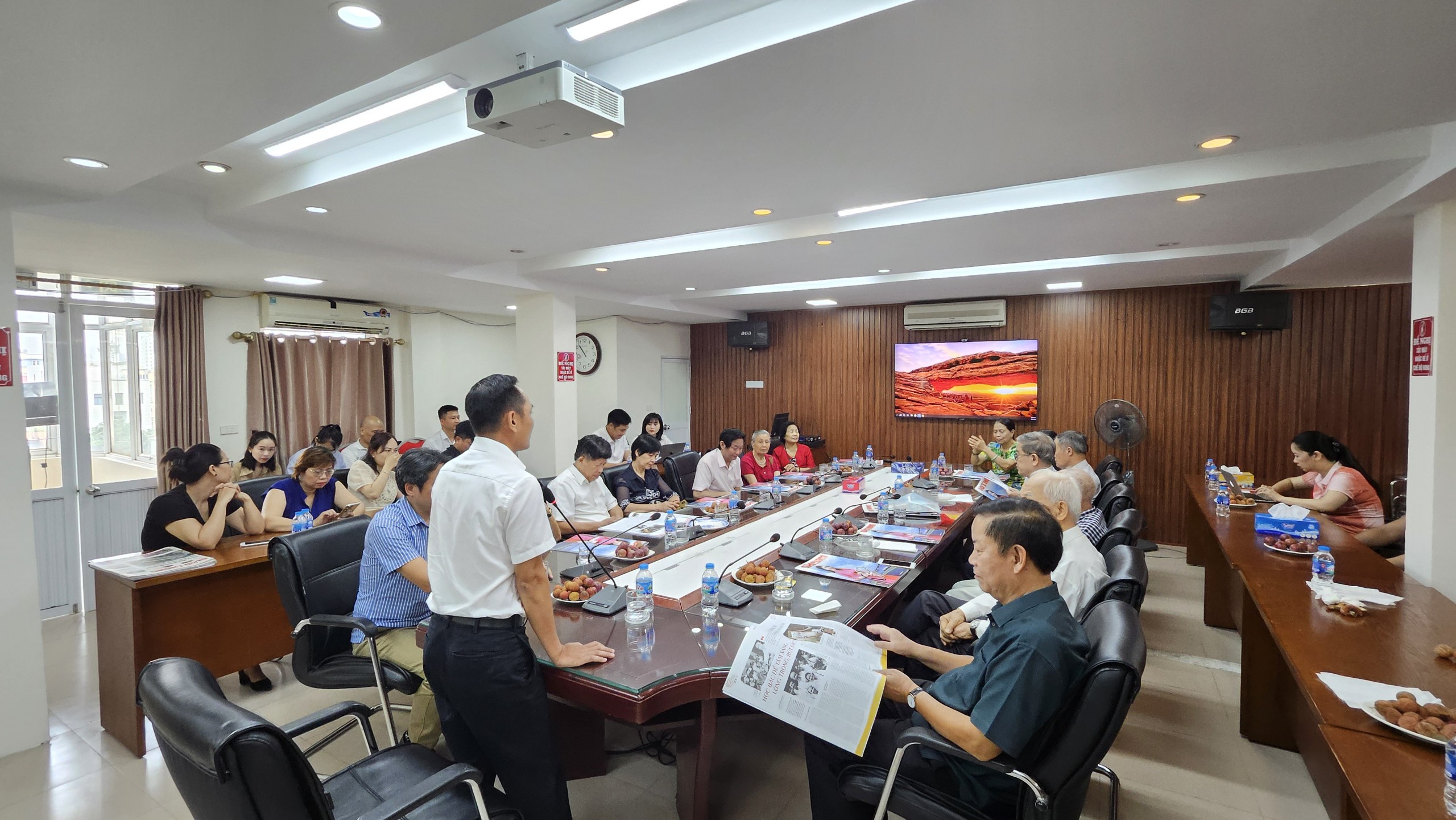 B&aacute;o Giao th&ocirc;ng gặp mặt c&aacute;n bộ hưu tr&iacute; nh&acirc;n dịp 21/6- Ảnh 3.