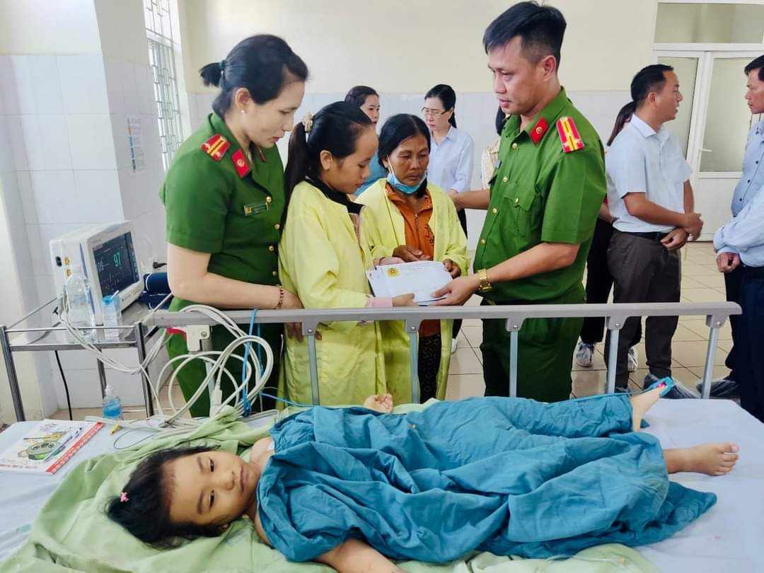 Thưởng n&oacute;ng ban chuy&ecirc;n &aacute;n ph&aacute; nhanh vụ trọng &aacute;n ở Quảng Ng&atilde;i- Ảnh 1.