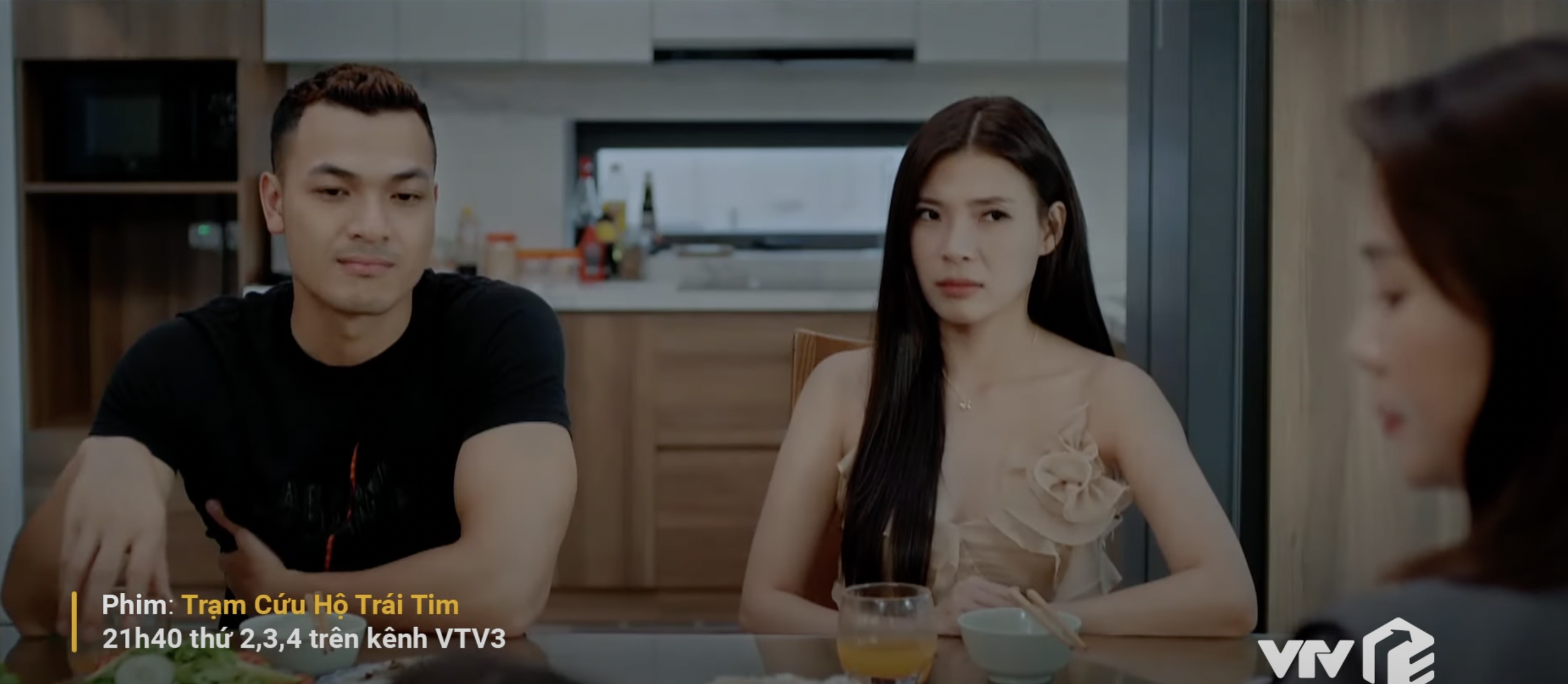 Mỹ Đ&igrave;nh hỏi thẳng Vũ về quan hệ với Ng&acirc;n H&agrave;.