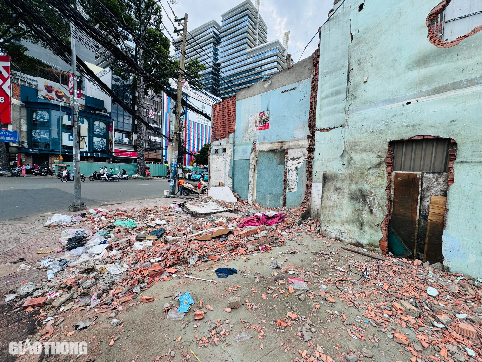 TP.HCM: Gấp rút bàn giao mặt bằng làm metro số 2- Ảnh 2. TP.HCM: Gấp rút bàn giao mặt bằng làm metro số 2- Ảnh 2.