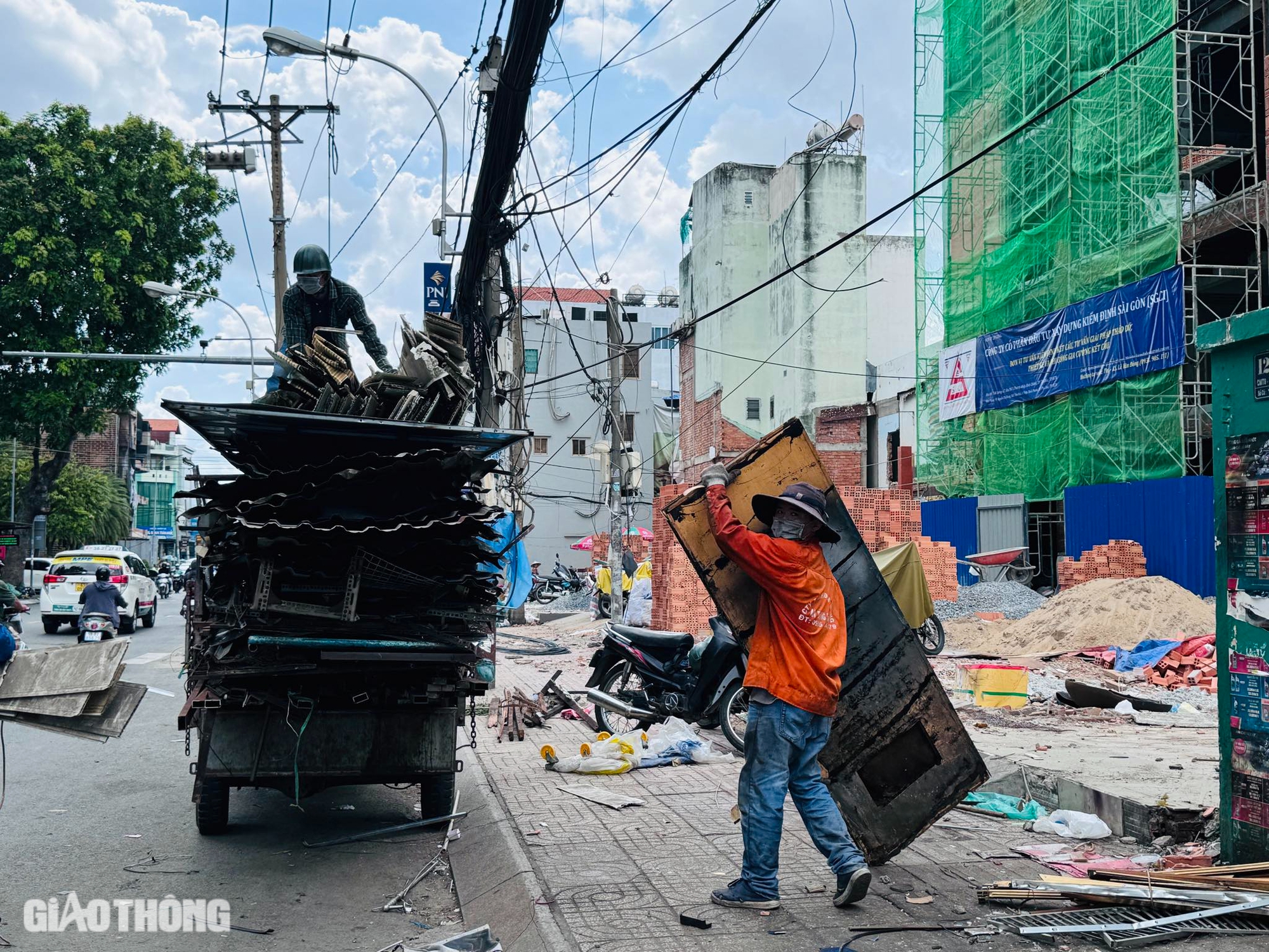 TP.HCM: Gấp rút bàn giao mặt bằng làm metro số 2- Ảnh 4. TP.HCM: Gấp rút bàn giao mặt bằng làm metro số 2- Ảnh 4.
