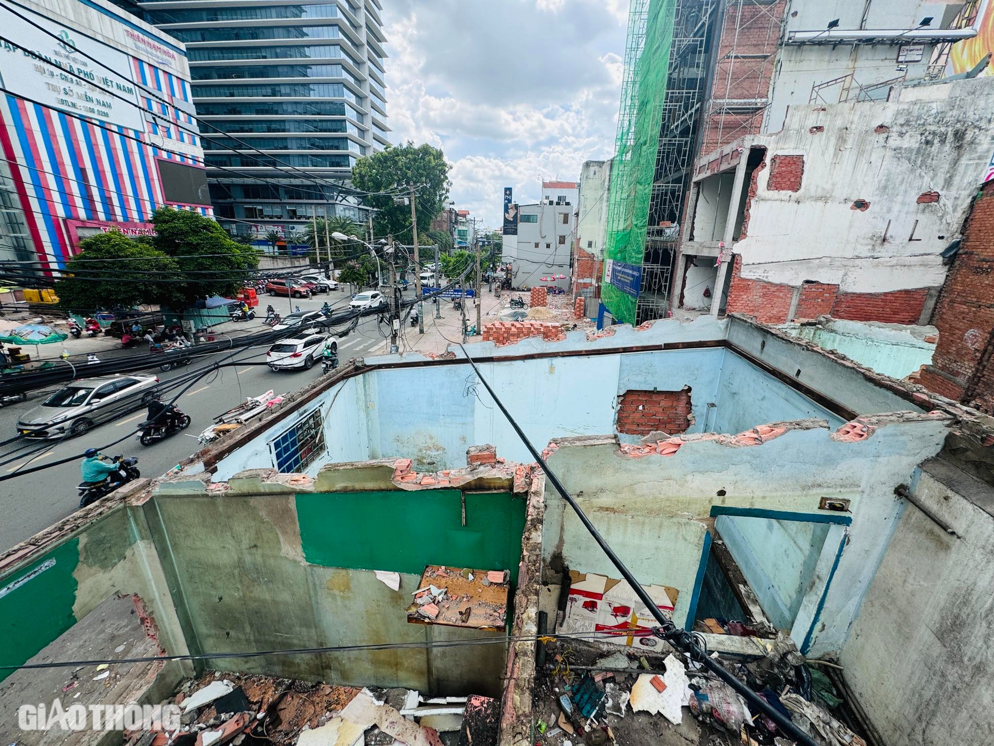 TP.HCM: Gấp rút bàn giao mặt bằng làm metro số 2- Ảnh 6. TP.HCM: Gấp rút bàn giao mặt bằng làm metro số 2- Ảnh 6.