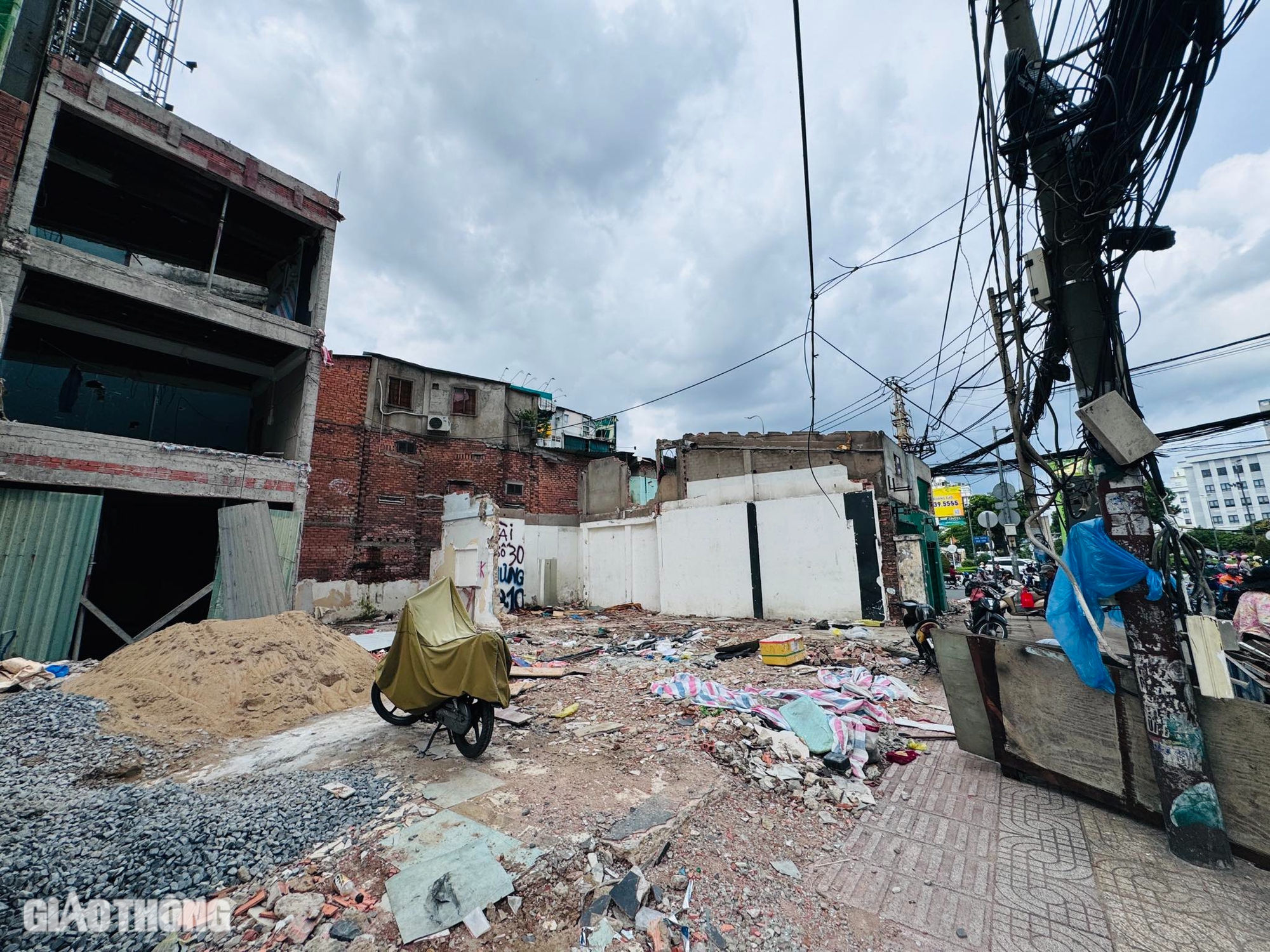 TP.HCM: Gấp rút bàn giao mặt bằng làm metro số 2- Ảnh 9. TP.HCM: Gấp rút bàn giao mặt bằng làm metro số 2- Ảnh 9.