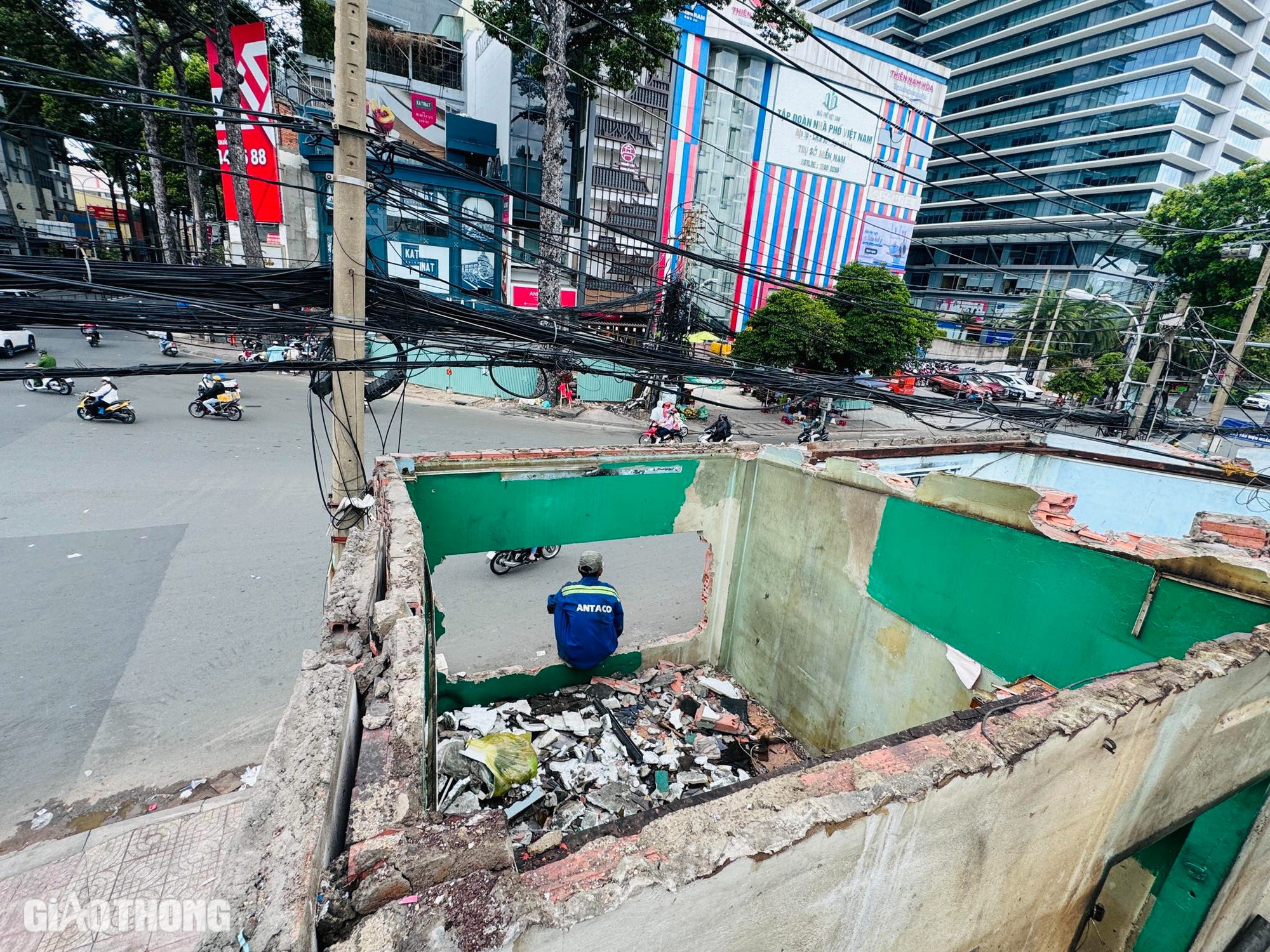TP.HCM: Gấp rút bàn giao mặt bằng làm metro số 2- Ảnh 11. TP.HCM: Gấp rút bàn giao mặt bằng làm metro số 2- Ảnh 11.