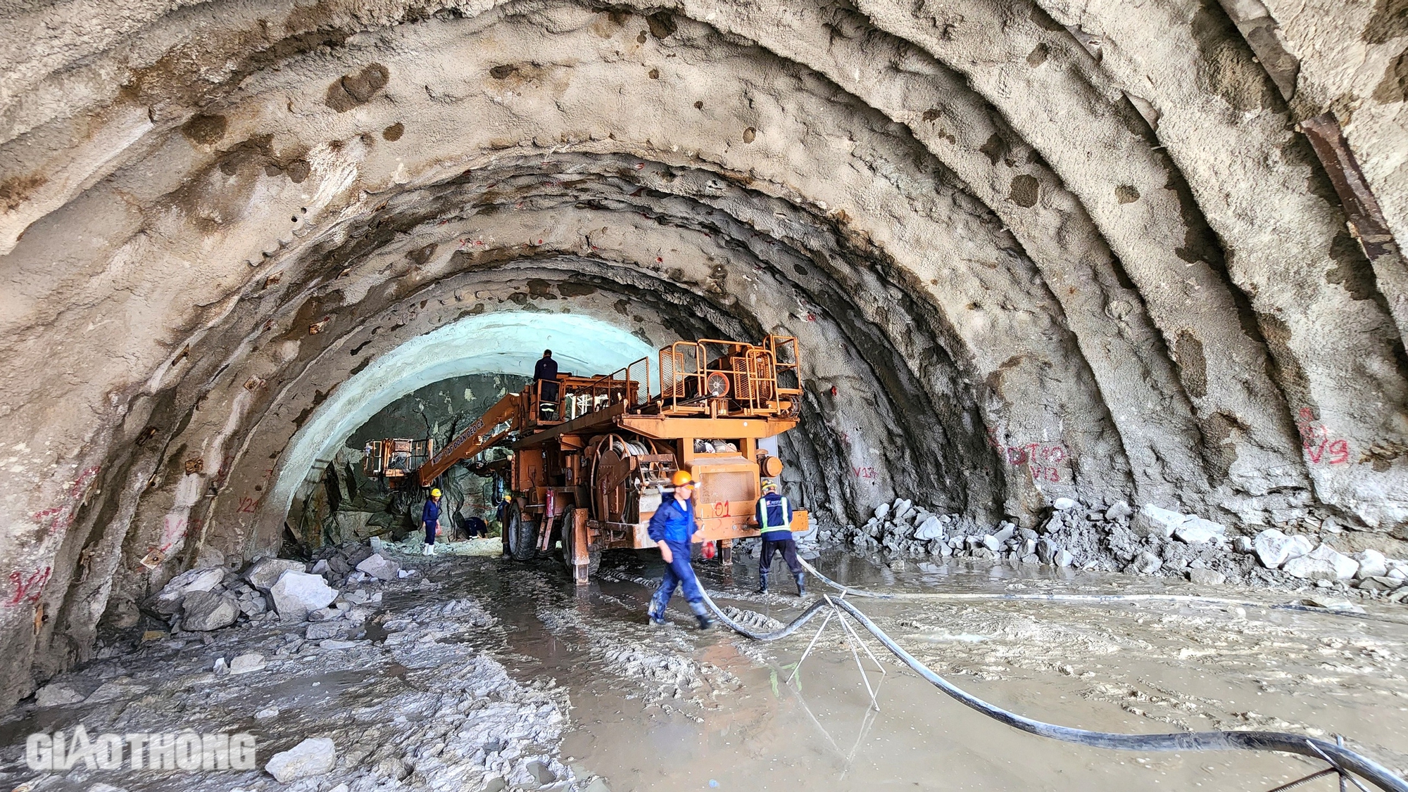 Những m&eacute;t hầm đầu ti&ecirc;n tr&ecirc;n cao tốc Kh&aacute;nh H&ograve;a - Bu&ocirc;n Ma Thuột- Ảnh 4.