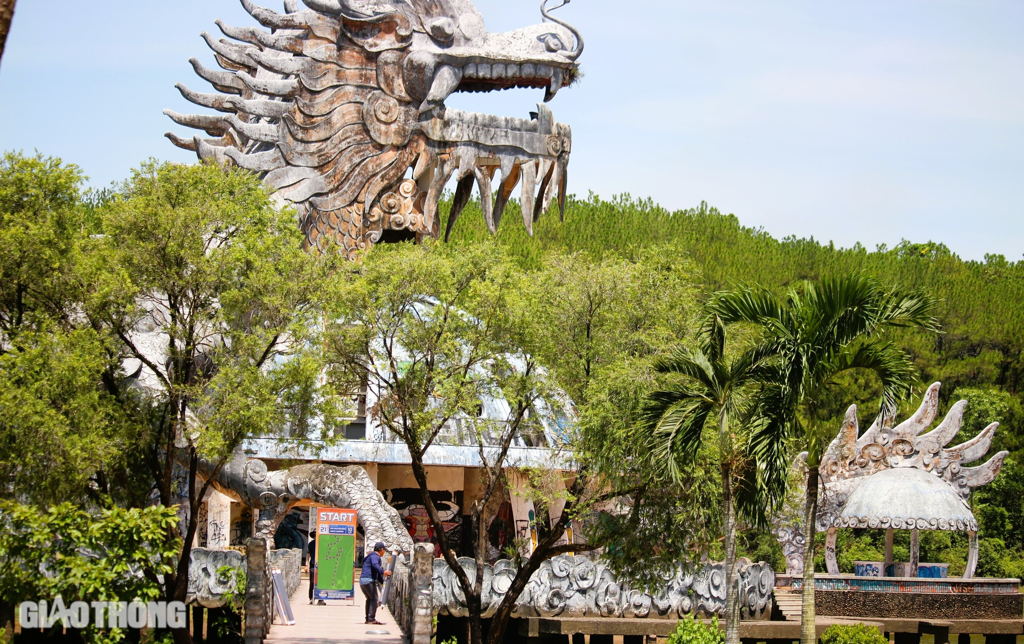 Cận cảnh c&ocirc;ng vi&ecirc;n Hồ Thủy Ti&ecirc;n "ma mị" trước ng&agrave;y diễn ra giải đua &ocirc; t&ocirc; địa h&igrave;nh- Ảnh 1.