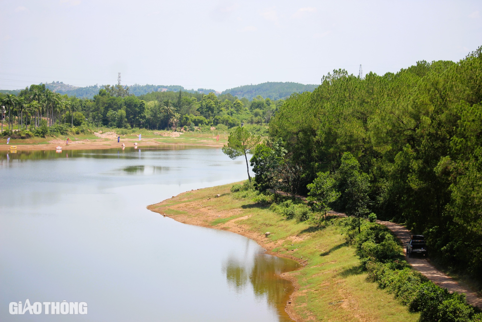 Cận cảnh c&ocirc;ng vi&ecirc;n Hồ Thủy Ti&ecirc;n "ma mị" trước ng&agrave;y diễn ra giải đua &ocirc; t&ocirc; địa h&igrave;nh- Ảnh 3.