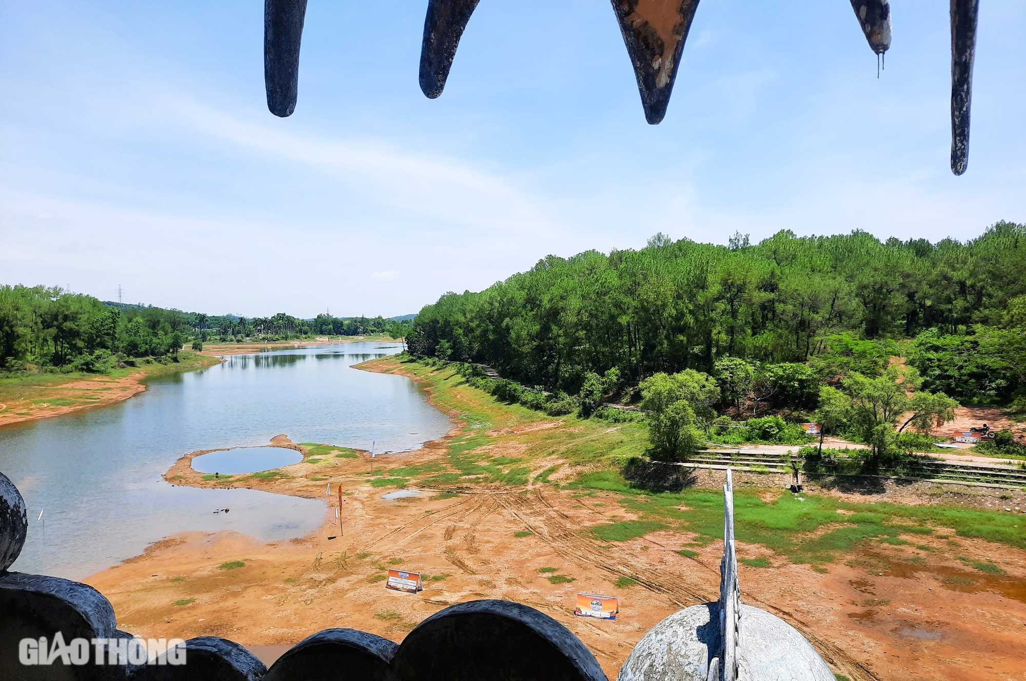 Cận cảnh c&ocirc;ng vi&ecirc;n Hồ Thủy Ti&ecirc;n "ma mị" trước ng&agrave;y diễn ra giải đua &ocirc; t&ocirc; địa h&igrave;nh- Ảnh 5.