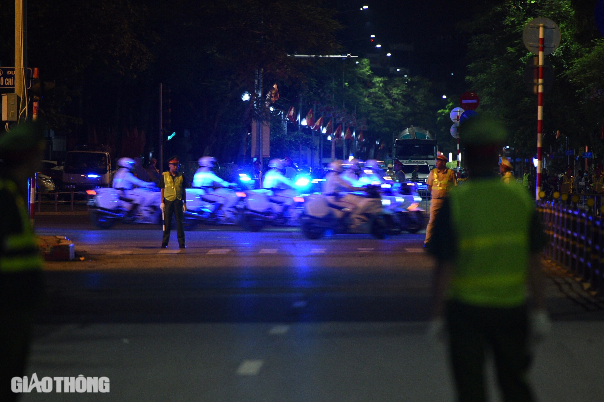 Những h&igrave;nh ảnh đầu ti&ecirc;n của Tổng thống Nga Vladimir Putin tại H&agrave; Nội- Ảnh 11.