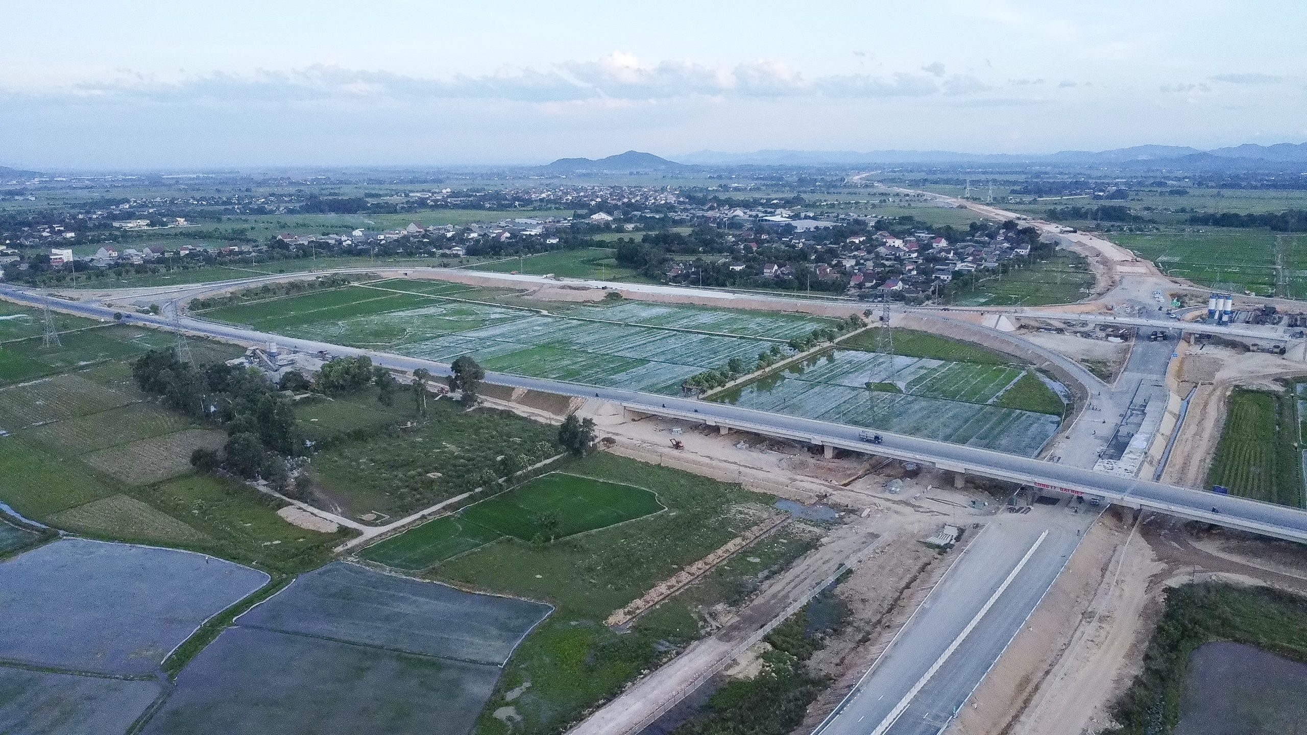 Phơi mình nơi "chảo lửa" hoàn thiện cao tốc Diễn Châu - Bãi Vọt- Ảnh 15. Phơi mình nơi "chảo lửa" hoàn thiện cao tốc Diễn Châu - Bãi Vọt- Ảnh 15.