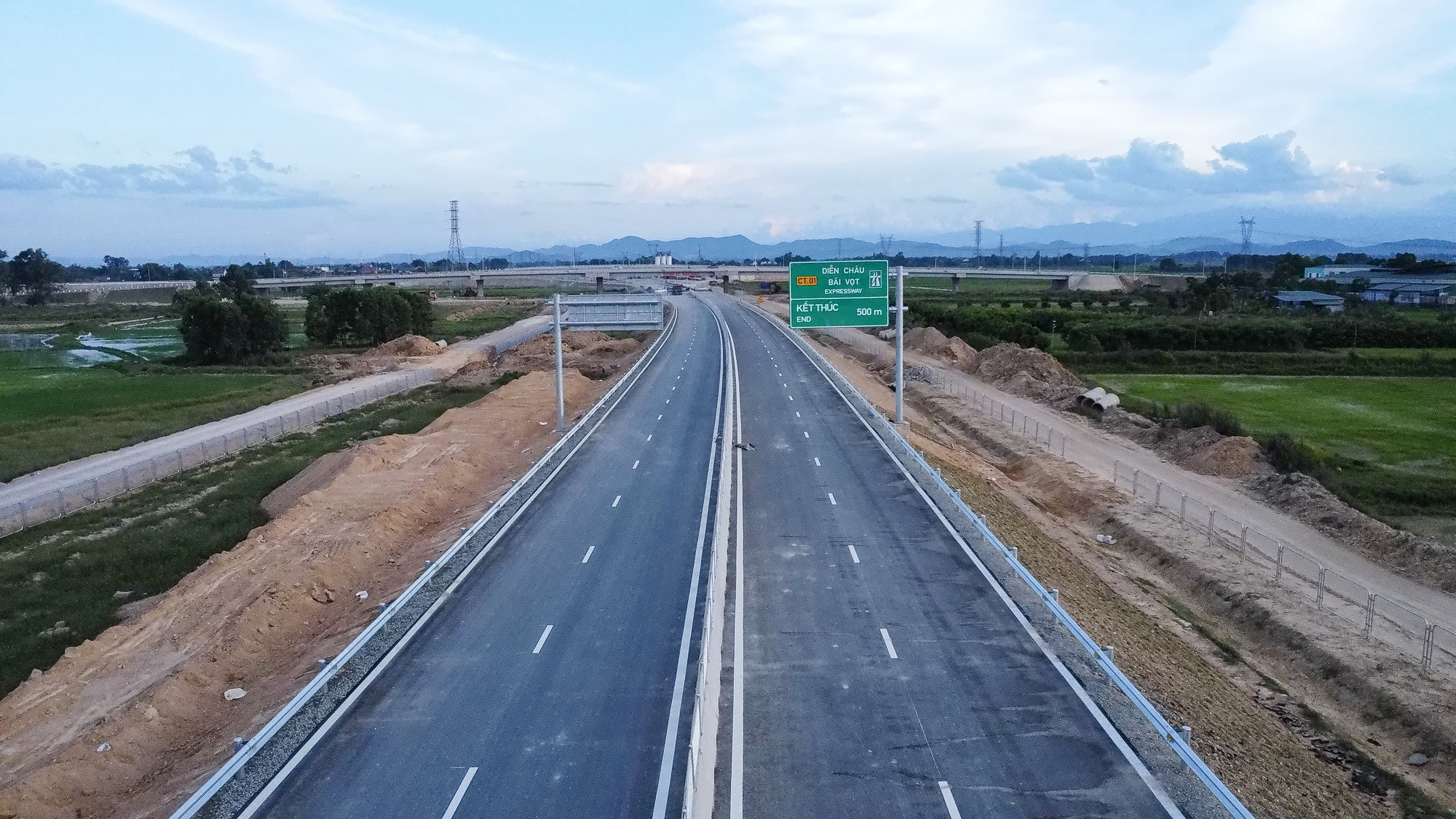 Phơi mình nơi "chảo lửa" hoàn thiện cao tốc Diễn Châu - Bãi Vọt- Ảnh 12. Phơi mình nơi "chảo lửa" hoàn thiện cao tốc Diễn Châu - Bãi Vọt- Ảnh 12.