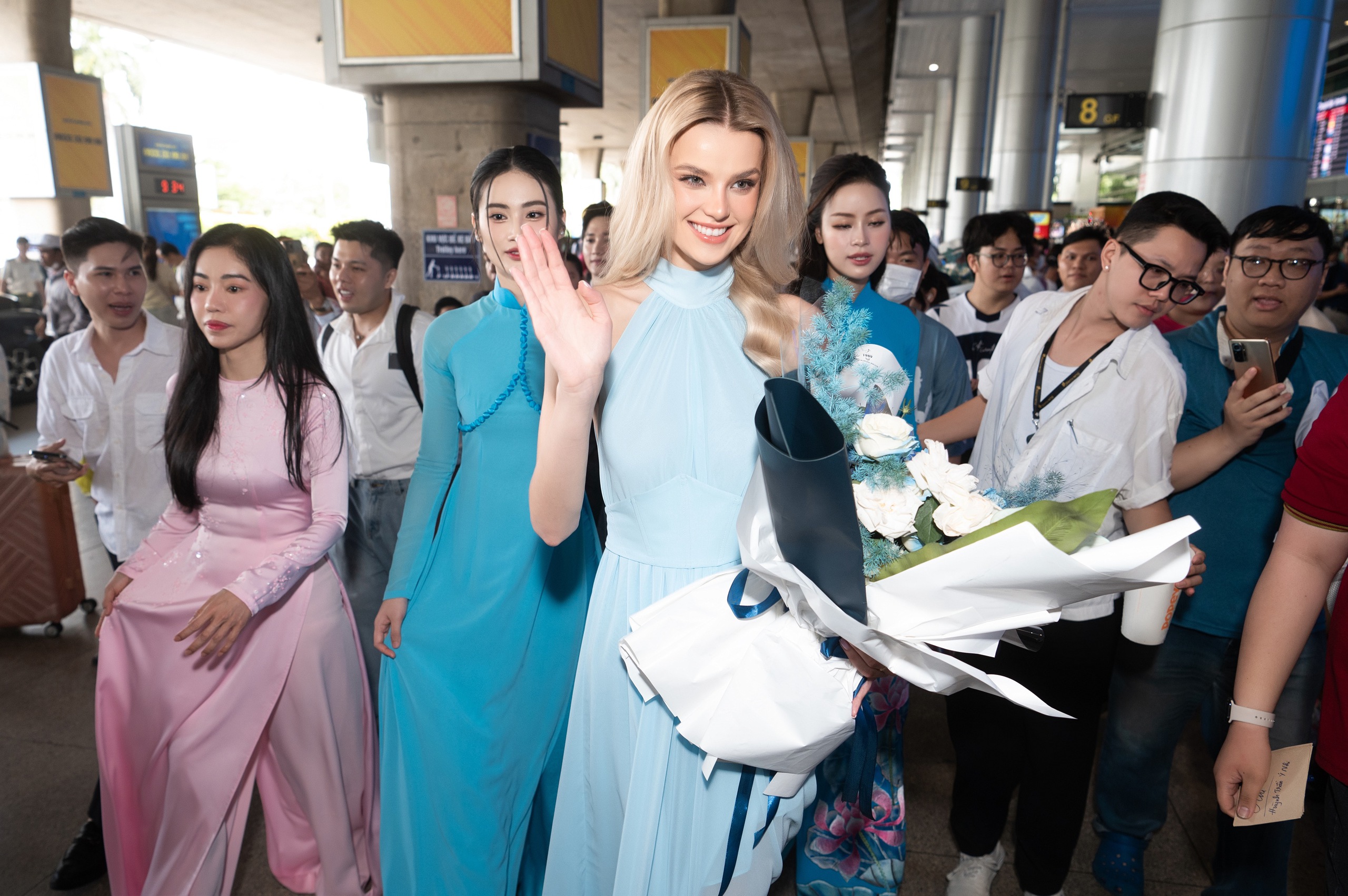 &ldquo;B&uacute;p b&ecirc; sống" Miss World 2024 Krystina Pyszkova đọ d&aacute;ng b&ecirc;n hoa hậu &Yacute; Nhi- Ảnh 9.