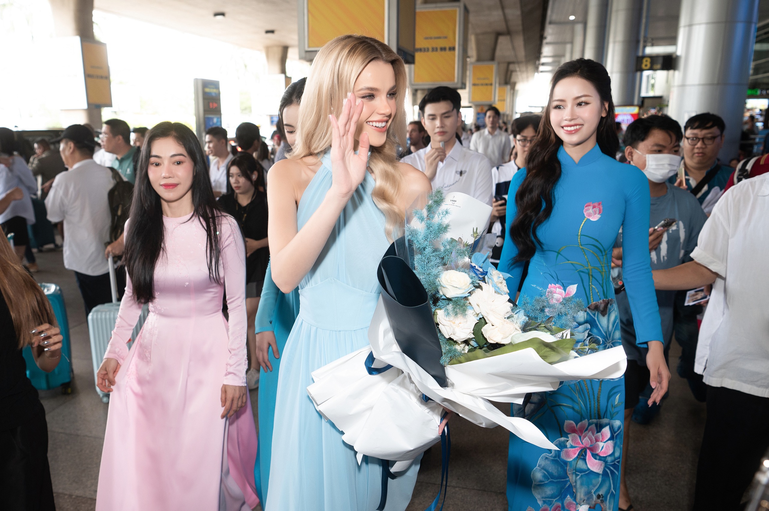 &ldquo;B&uacute;p b&ecirc; sống" Miss World 2024 Krystina Pyszkova đọ d&aacute;ng b&ecirc;n hoa hậu &Yacute; Nhi- Ảnh 8.