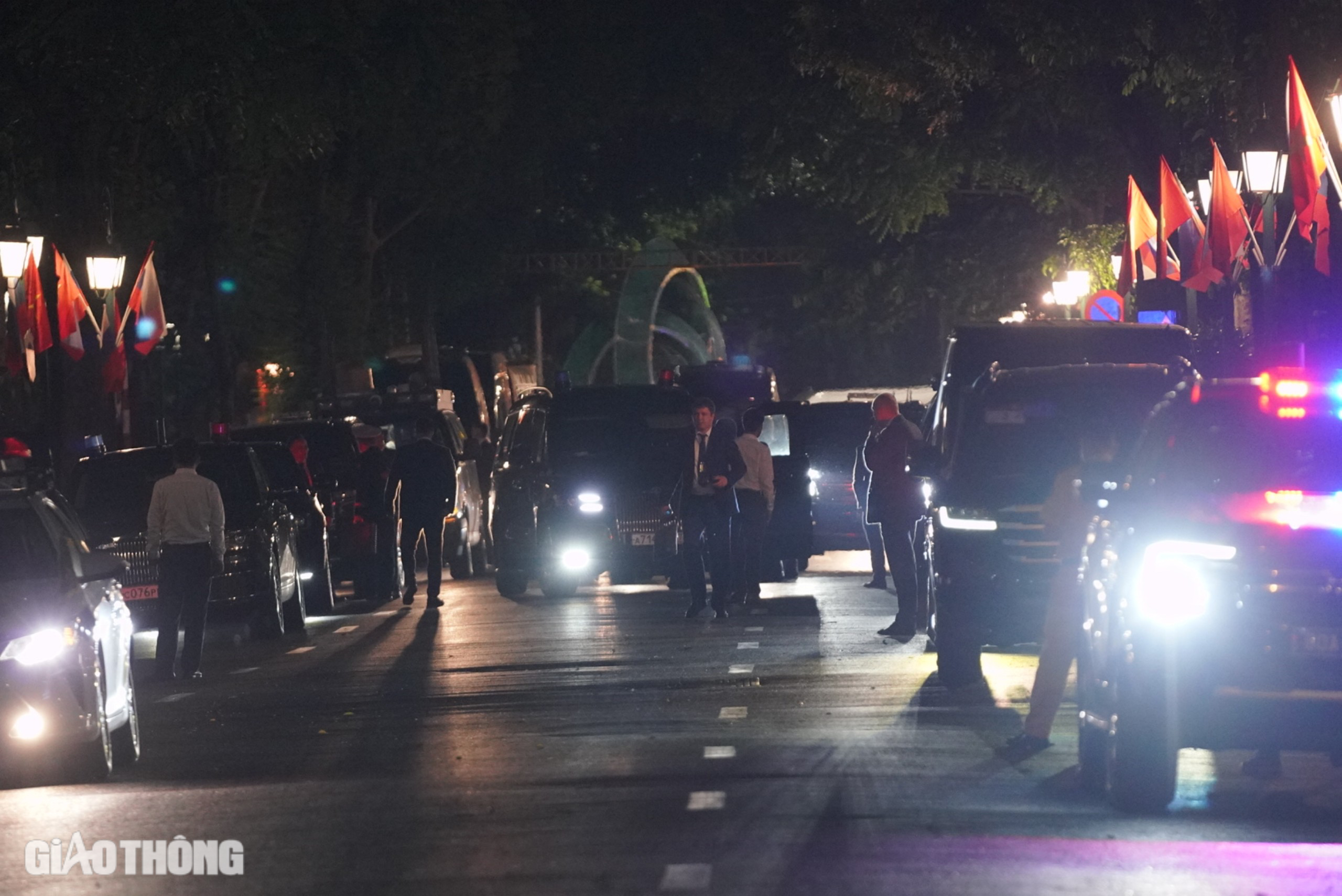 Những h&igrave;nh ảnh đầu ti&ecirc;n của Tổng thống Nga Vladimir Putin tại H&agrave; Nội- Ảnh 14.