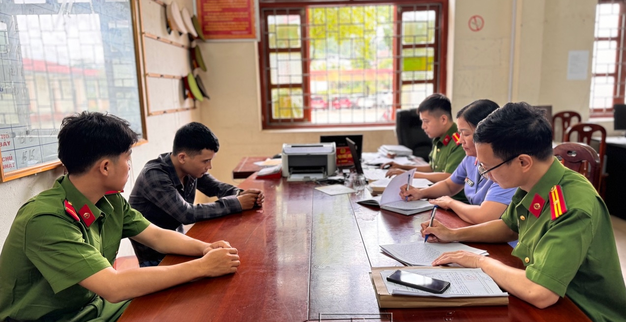 Lừa b&aacute;n m&aacute;y n&ocirc;ng nghiệp qua mạng x&atilde; hội, 4 thanh ni&ecirc;n Bắc Giang bị bắt giữ- Ảnh 1.