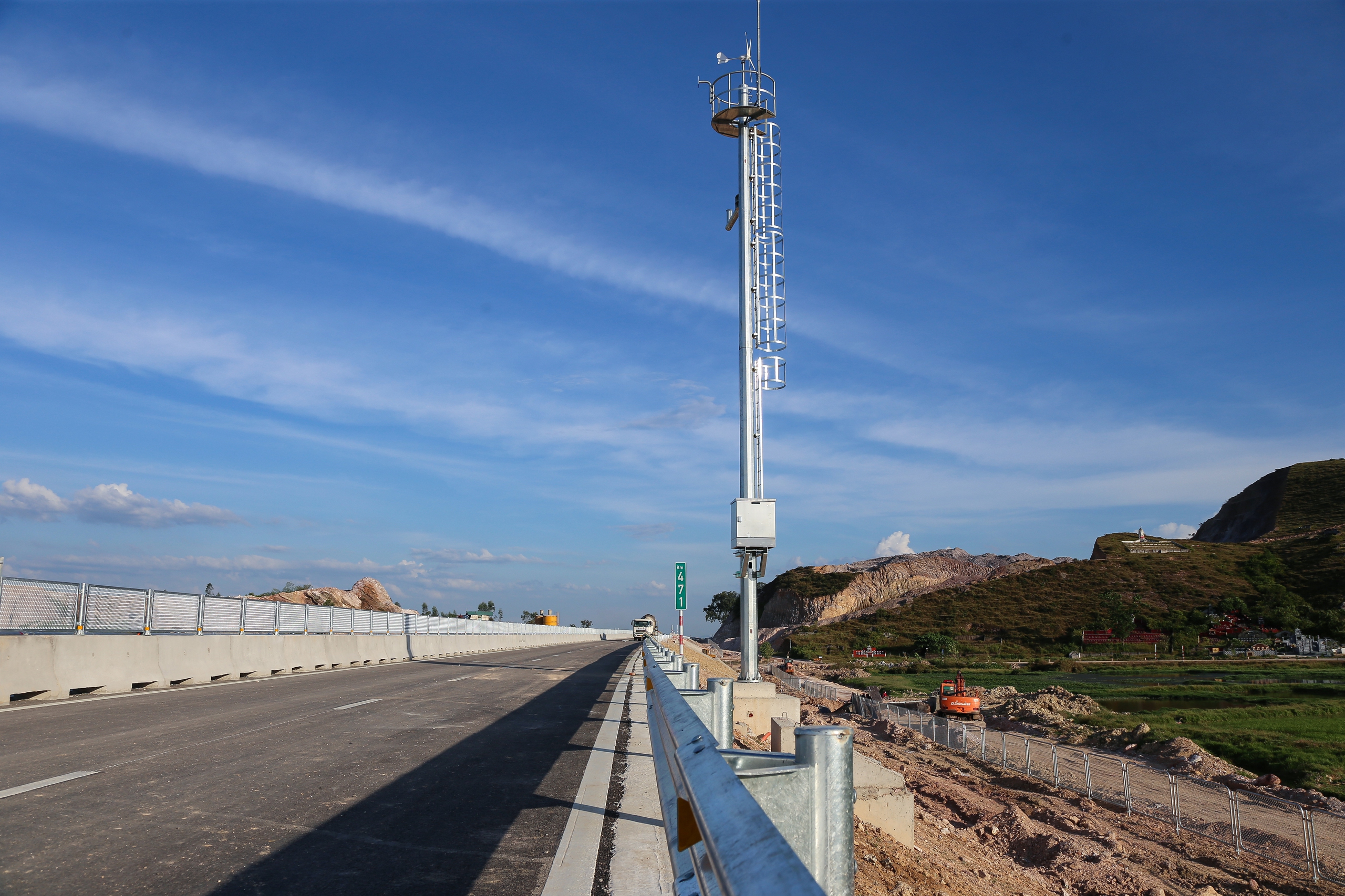 Phơi mình nơi "chảo lửa" hoàn thiện cao tốc Diễn Châu - Bãi Vọt- Ảnh 9. Phơi mình nơi "chảo lửa" hoàn thiện cao tốc Diễn Châu - Bãi Vọt- Ảnh 9.