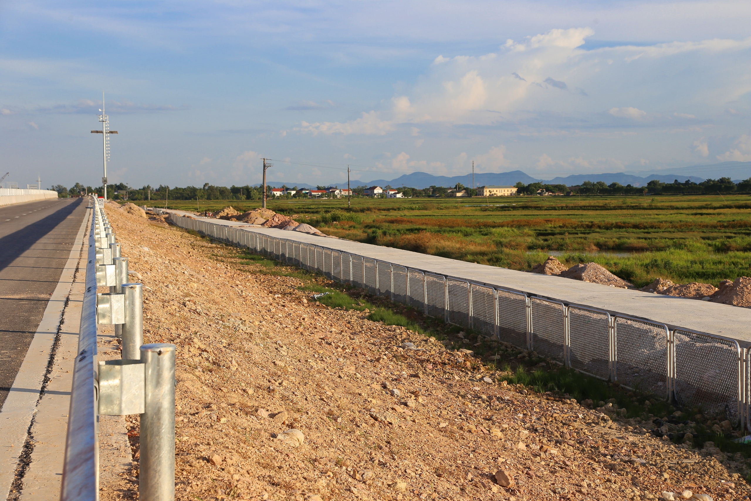 Phơi mình nơi "chảo lửa" hoàn thiện cao tốc Diễn Châu - Bãi Vọt- Ảnh 11. Phơi mình nơi "chảo lửa" hoàn thiện cao tốc Diễn Châu - Bãi Vọt- Ảnh 11.