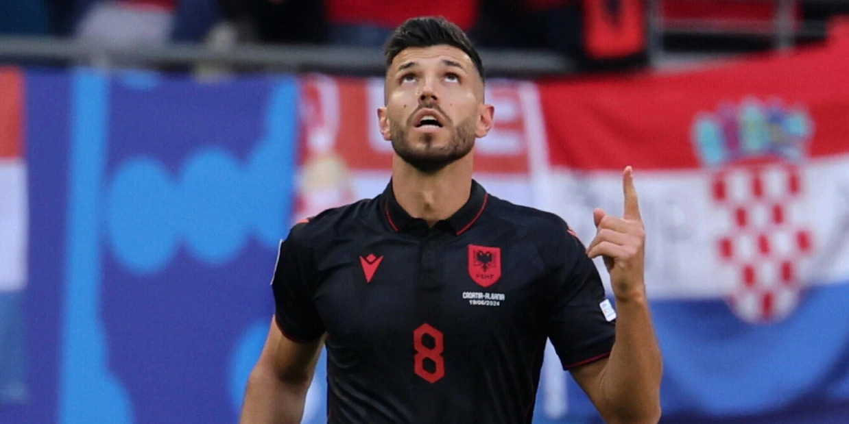 Tiền vệ Albania l&agrave;m điều chưa ng&ocirc;i sao n&agrave;o c&oacute; được tại EURO 2024- Ảnh 1.