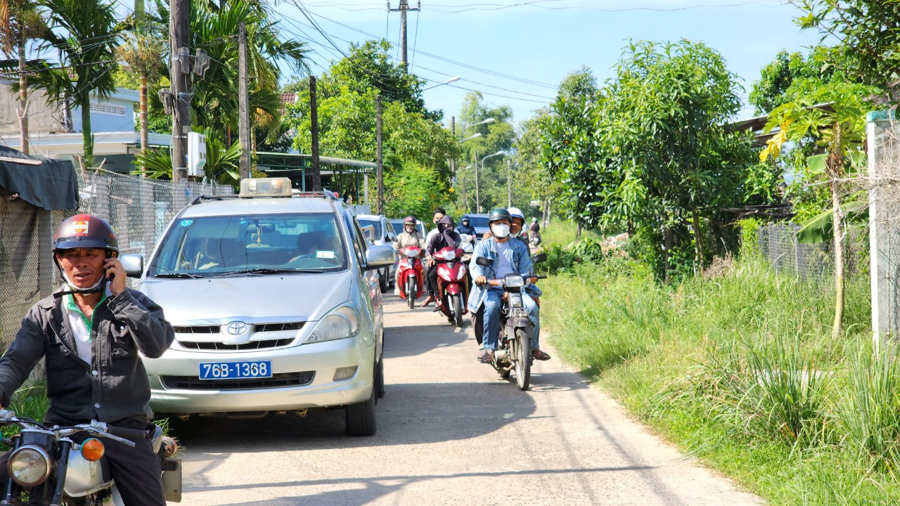 C&ocirc;ng an phong tỏa hiện trường vụ &aacute;n mạng anh họ giết cả gia đ&igrave;nh em- Ảnh 6.
