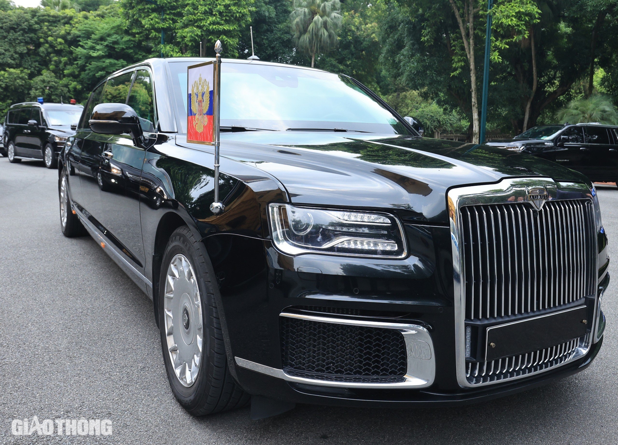 Cận cảnh siêu xe "Điện Kremlin di động" của Tổng thống Nga Putin- Ảnh 3. Cận cảnh siêu xe "Điện Kremlin di động" của Tổng thống Nga Putin- Ảnh 3.