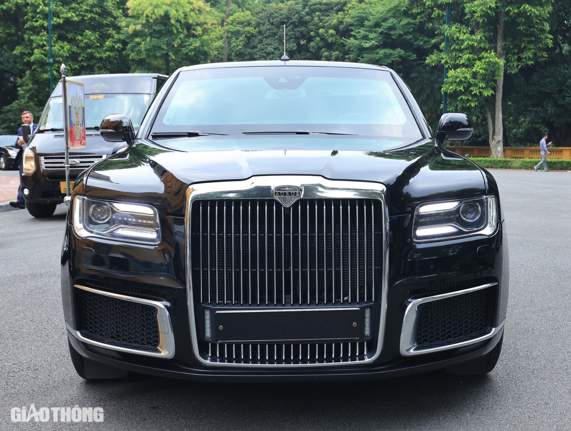 Cận cảnh siêu xe "Điện Kremlin di động" của Tổng thống Nga Putin- Ảnh 7. Cận cảnh siêu xe "Điện Kremlin di động" của Tổng thống Nga Putin- Ảnh 7.