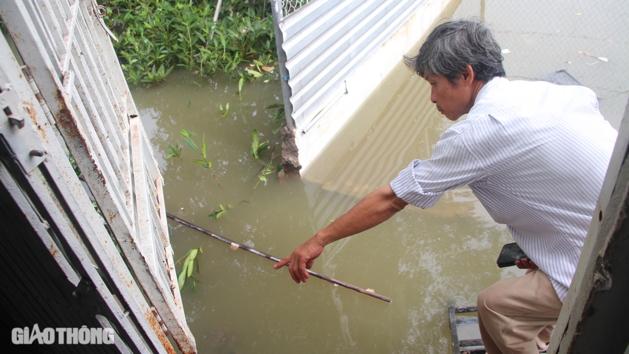 Sạt lở sông Bạc Liêu - Cà Mau: Bất lực nhìn nhà trôi sông- Ảnh 5. Sạt lở sông Bạc Liêu - Cà Mau: Bất lực nhìn nhà trôi sông- Ảnh 5.