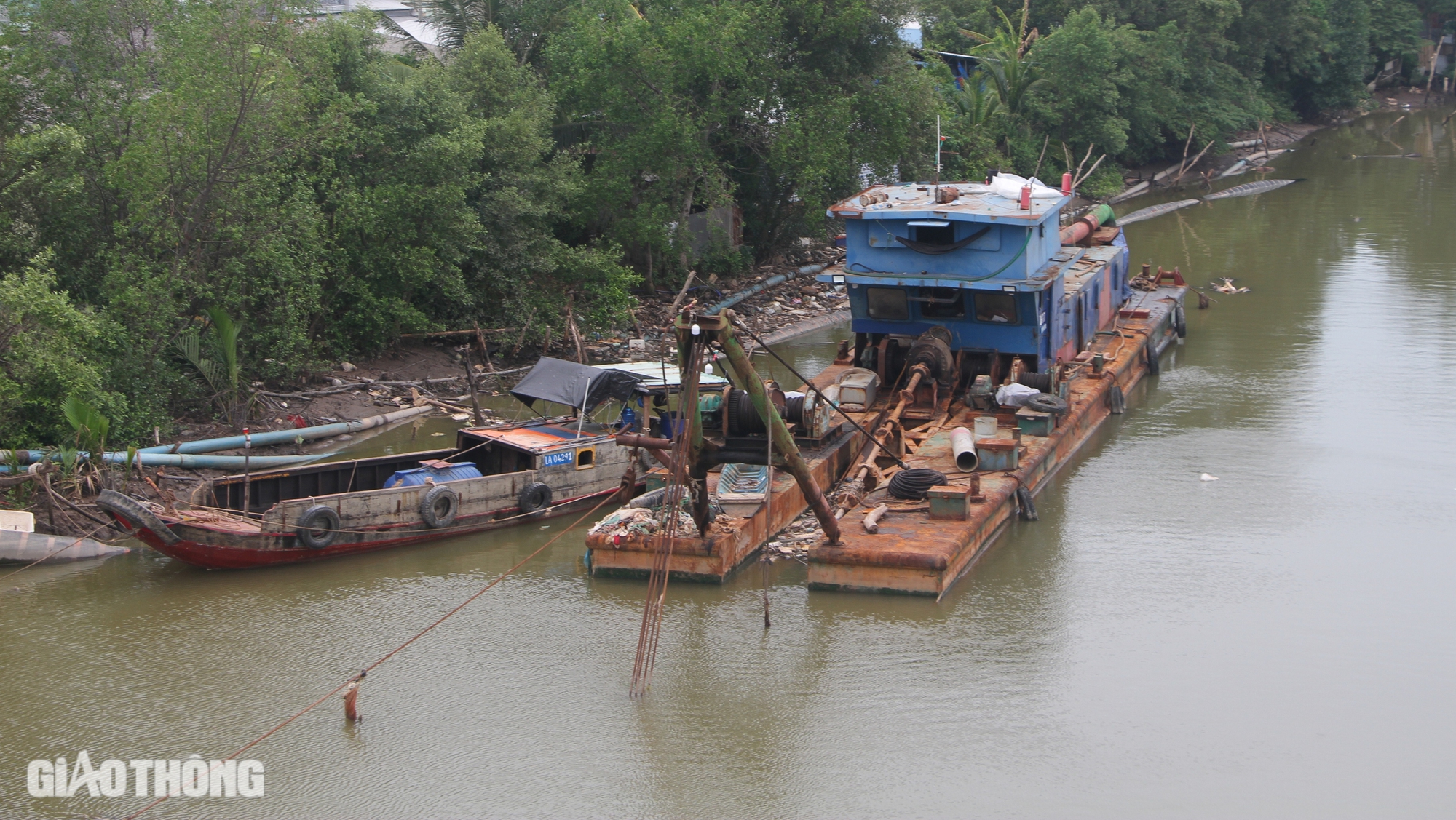 Sạt lở sông Bạc Liêu - Cà Mau: Bất lực nhìn nhà trôi sông- Ảnh 8. Sạt lở sông Bạc Liêu - Cà Mau: Bất lực nhìn nhà trôi sông- Ảnh 8.