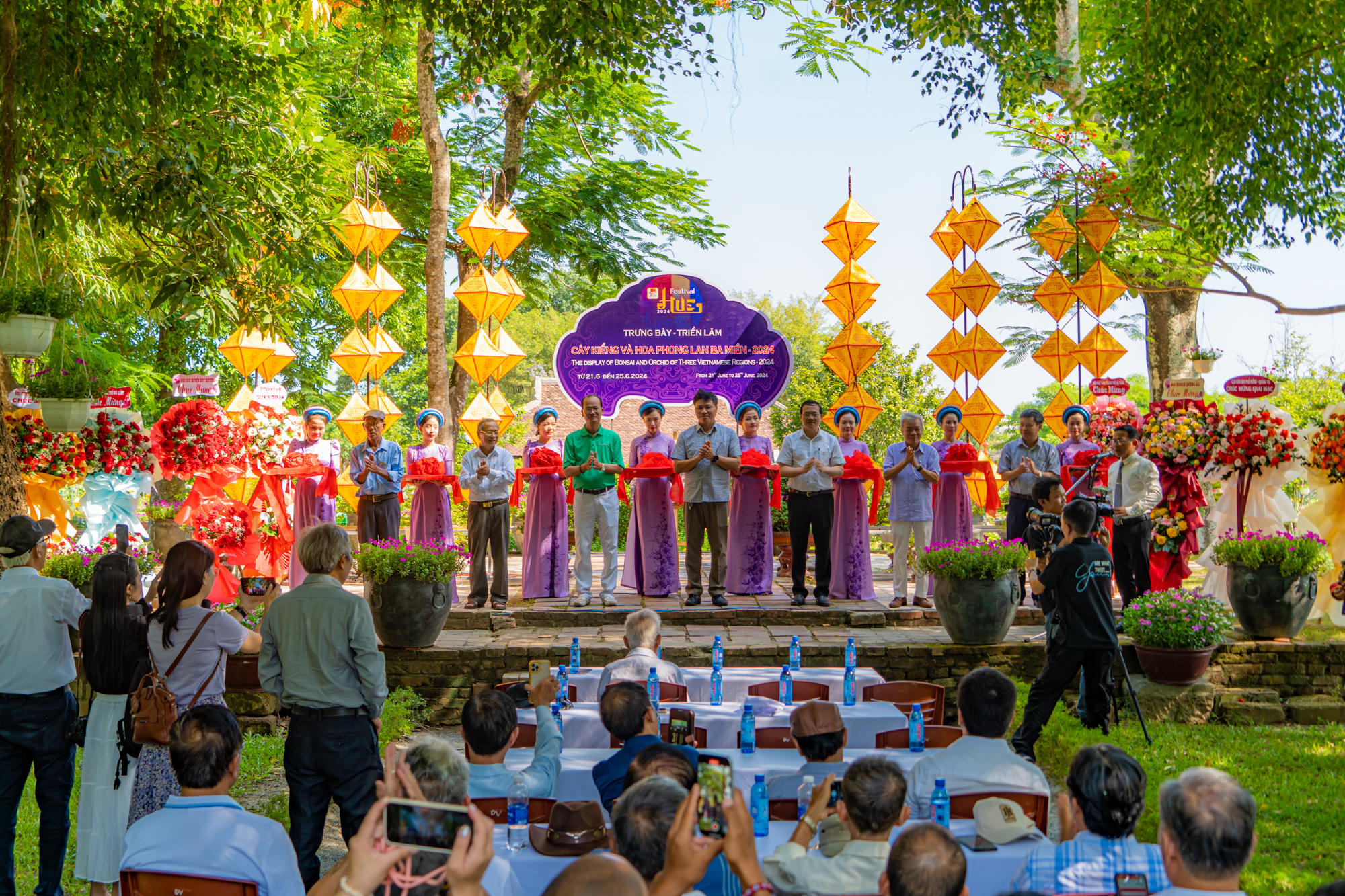 Cây kiểng, hoa phong lan ba miền khoe sắc trong vườn thượng uyển ở Huế- Ảnh 1. Cây kiểng, hoa phong lan ba miền khoe sắc trong vườn thượng uyển ở Huế- Ảnh 1.