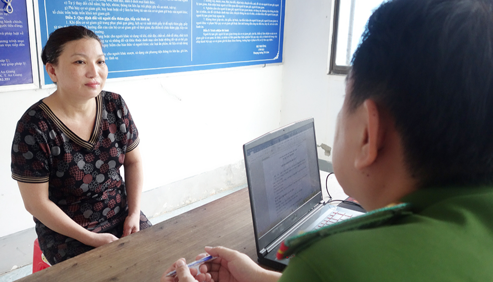 Tạm giam 3 đối tượng vận chuyển hơn 530.000 USD tr&aacute;i ph&eacute;p qua bi&ecirc;n giới- Ảnh 2.